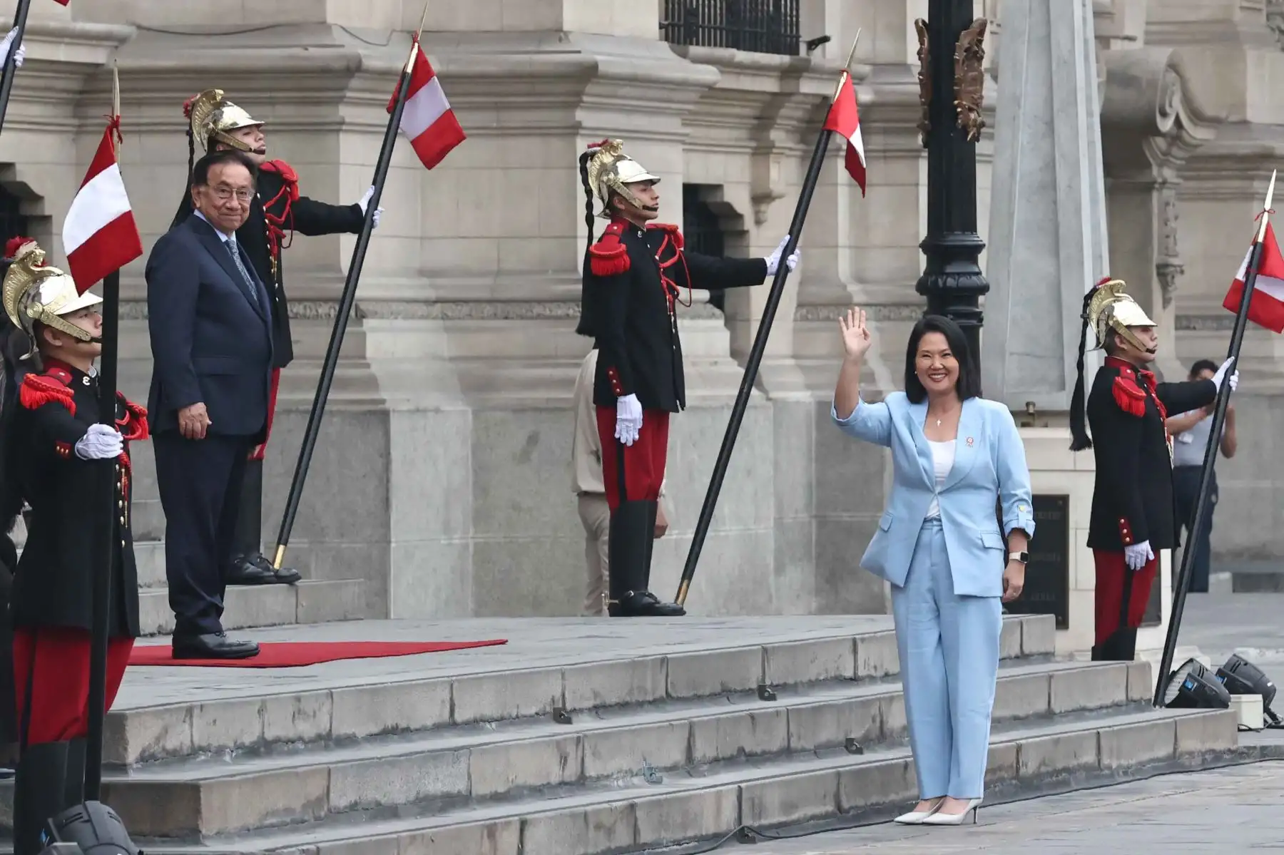 El presidente de la república, José María Balcázar, recibió en Palacio de Gobierno a la presidenta electa, Keiko Fujimori, con quien sostuvo una reunión orientada a intercambiar ideas para la buena marcha del país, tras la entrega de credenciales por parte del Jurado Nacional de Elecciones. Foto: ANDINA/Juan Carlos Guzmán.