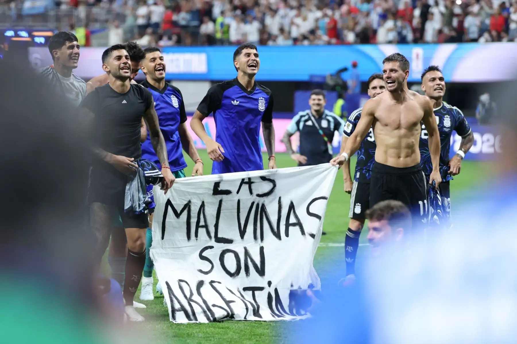 Reino Unido pide a FIFA investigar sobre pancarta de Malvinas en Argentina vs. Inglaterra