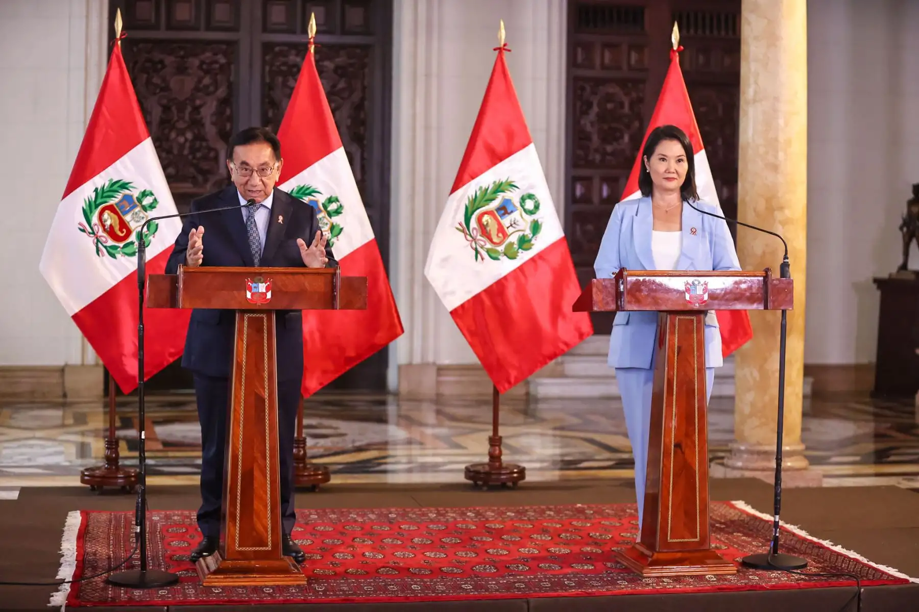 Tras la audiencia sostenida en Palacio de Gobierno, el presidente José María Balcázar y la presidenta electa, Keiko Fujimori, brindaron declaraciones a la prensa sobre el encuentro. Foto: ANDINA/Juan Carlos Guzmán.
