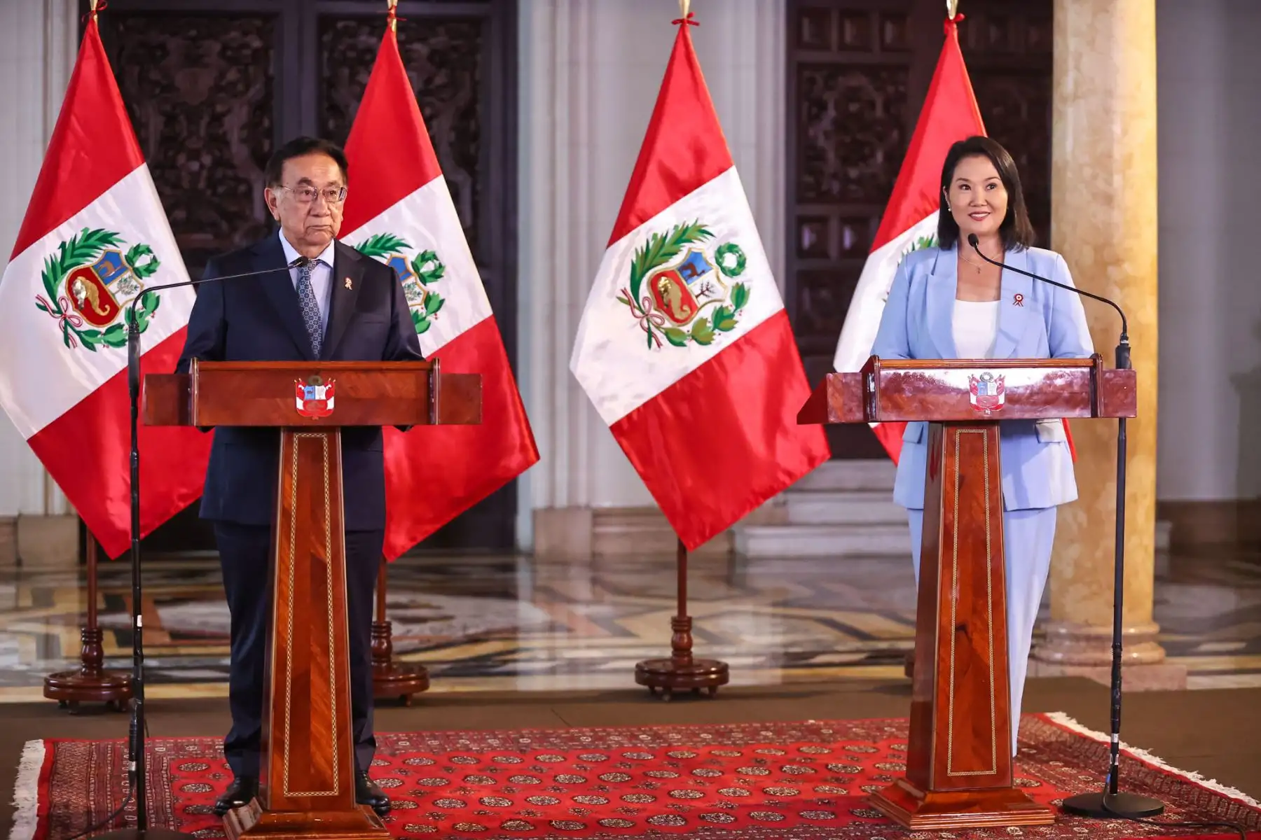Tras la audiencia sostenida en Palacio de Gobierno, el presidente José María Balcázar y la presidenta electa, Keiko Fujimori, brindaron declaraciones a la prensa sobre el encuentro. Foto: ANDINA/Juan Carlos Guzmán.