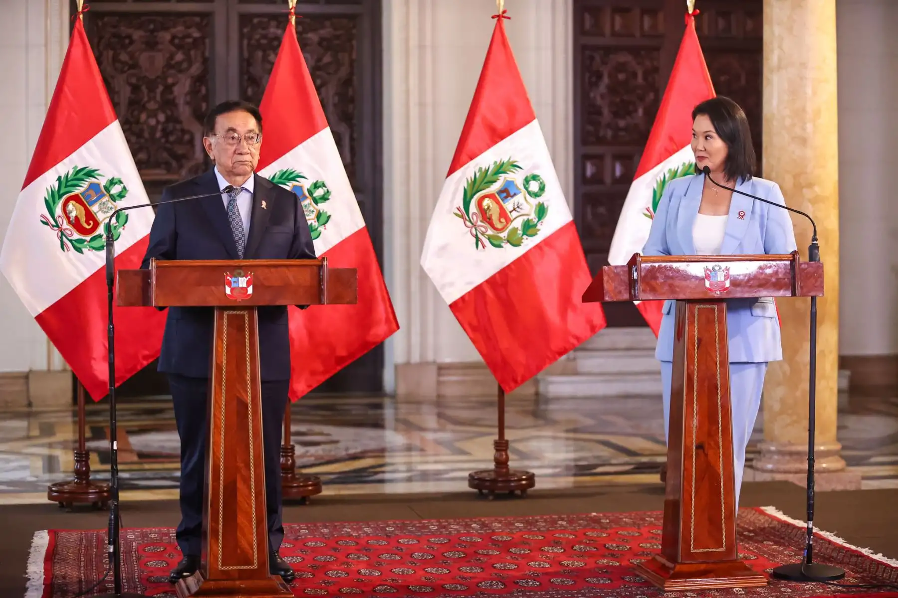 Tras la audiencia sostenida en Palacio de Gobierno, el presidente José María Balcázar y la presidenta electa, Keiko Fujimori, brindaron declaraciones a la prensa sobre el encuentro. Foto: ANDINA/Juan Carlos Guzmán.