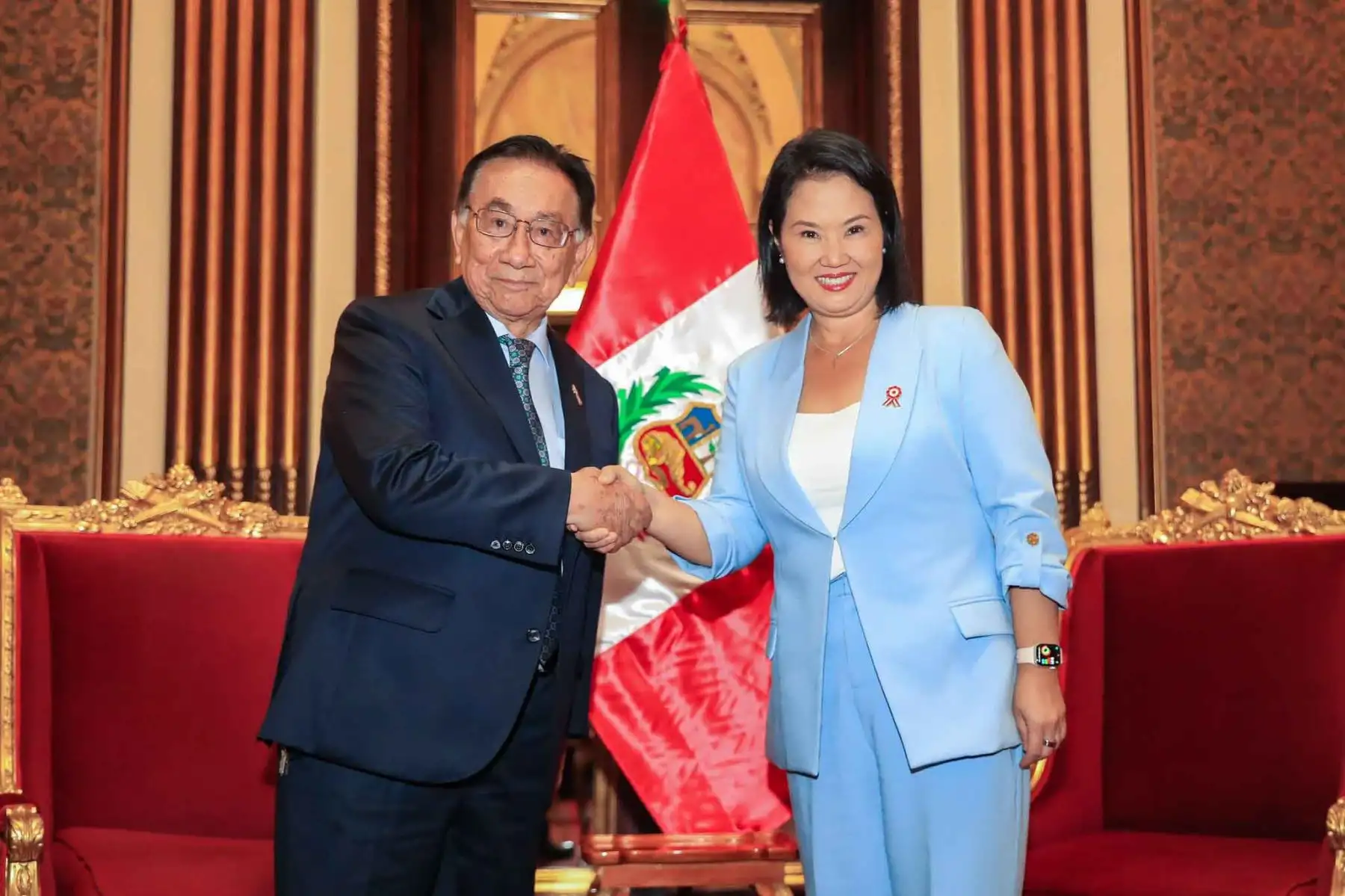 El presidente de la república, José María Balcázar, recibió en Palacio de Gobierno a la presidenta electa, Keiko Fujimori, con quien sostuvo una reunión orientada a intercambiar ideas para la buena marcha del país, tras la entrega de credenciales por parte del Jurado Nacional de Elecciones. Foto: ANDINA/Prensa Presidencia