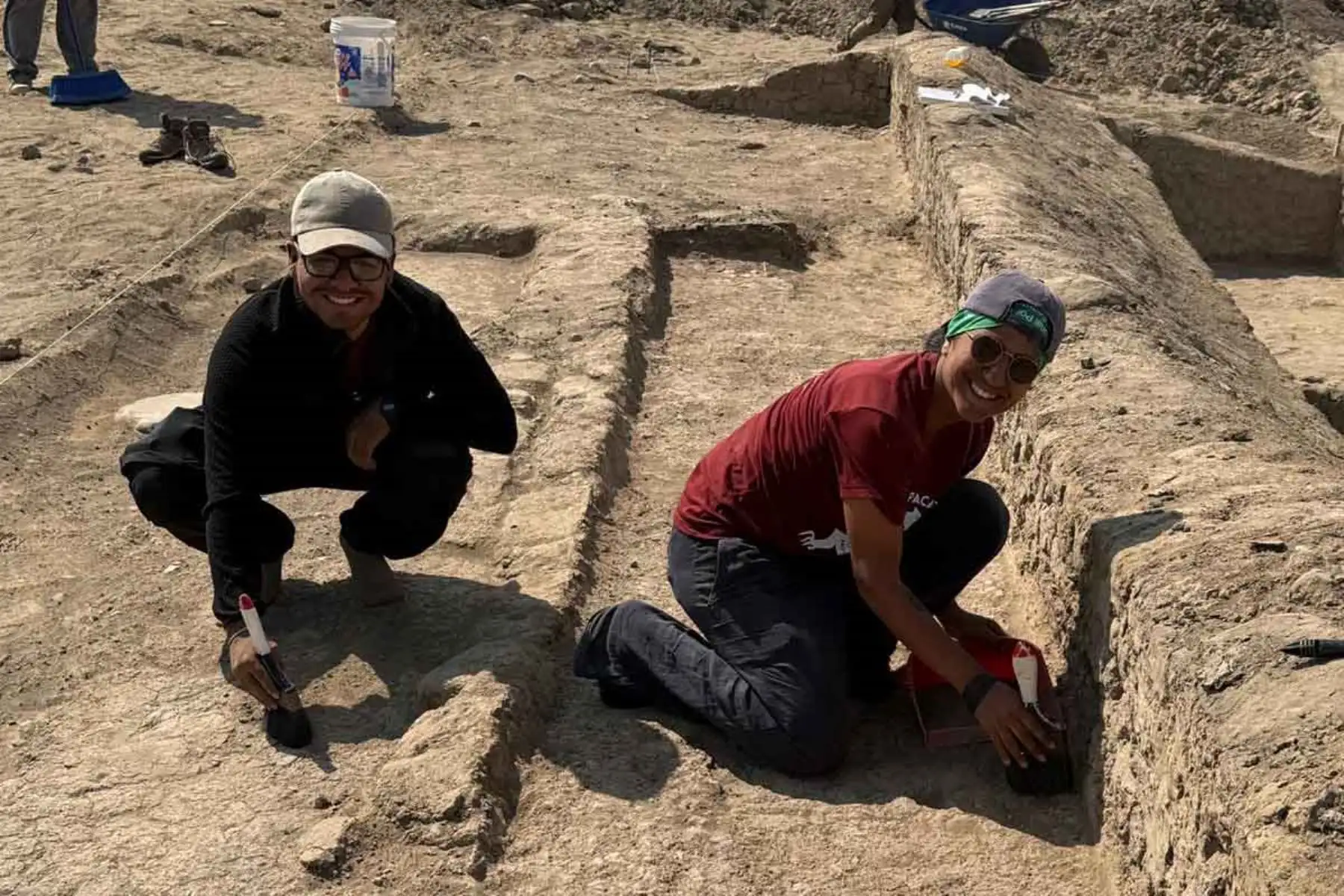 El equipo también documentó restos de chirimoya, lúcuma, moluscos marinos, peces y camélidos, evidencias que revelan la movilidad de personas y recursos hacia Pacatnamú. Foto: ANDINA/Difusión.