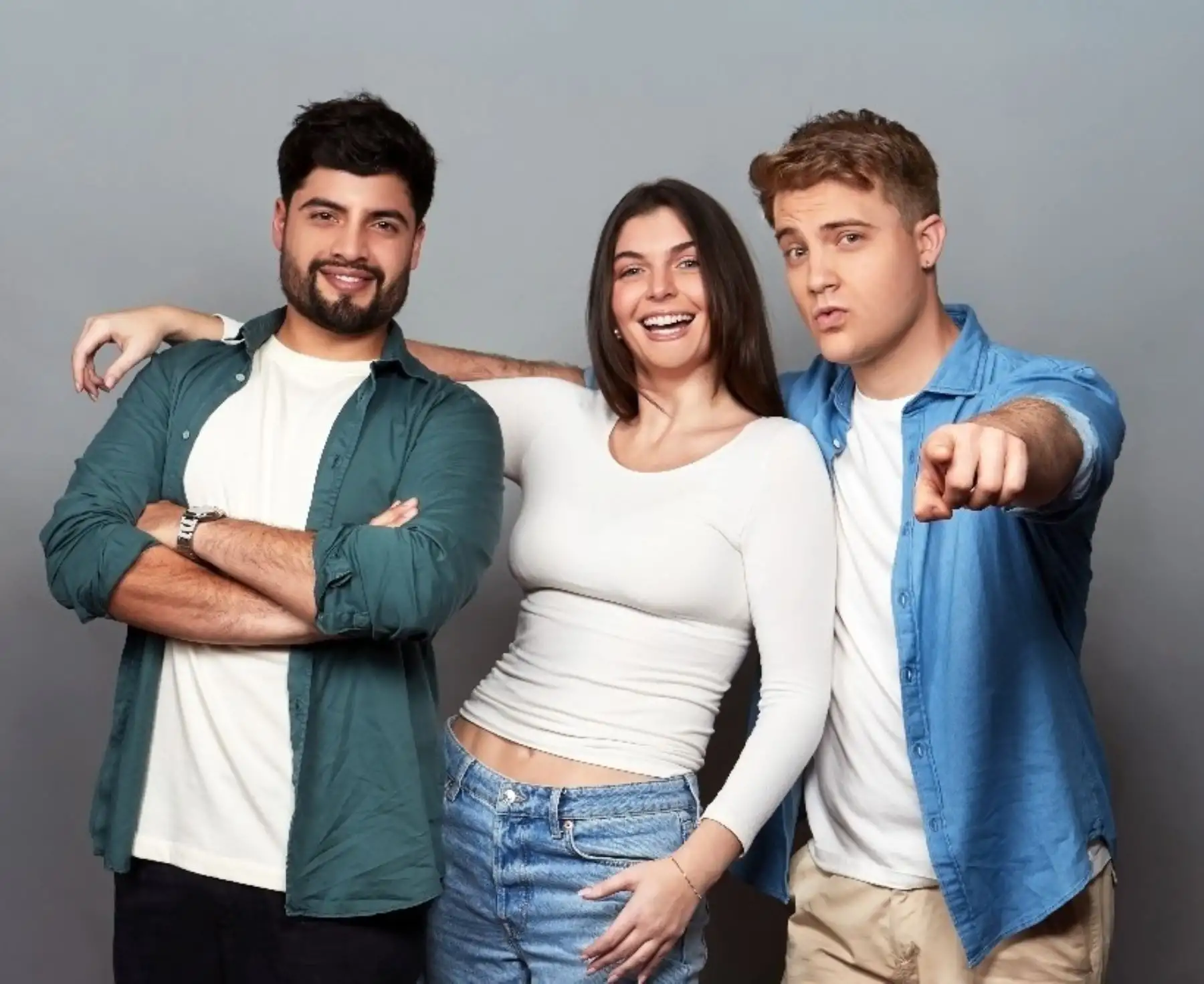 Lanzan campaña de intriga para elegir afiche de cinta "Amigo por ahí no es"
