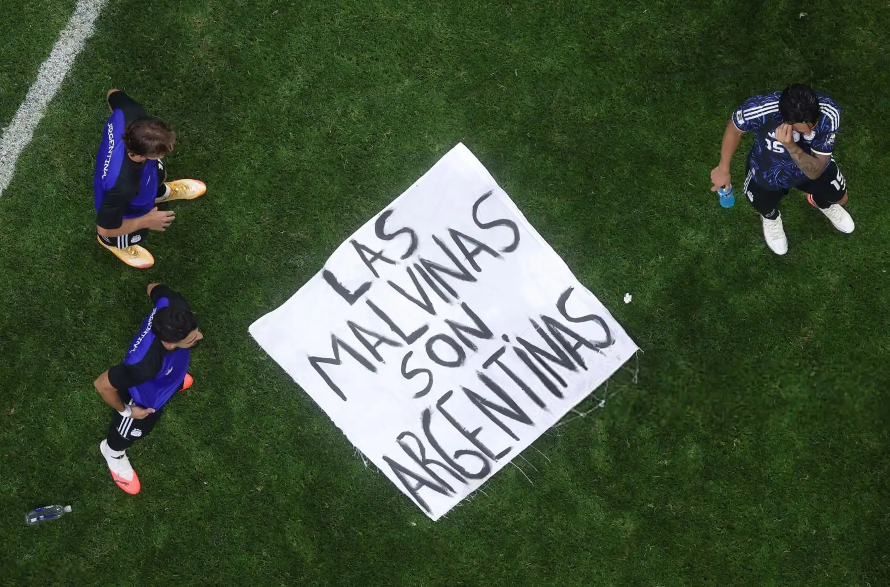 FIFA investiga la pancarta de Argentina sobre las Malvinas previa a la final del Mundial