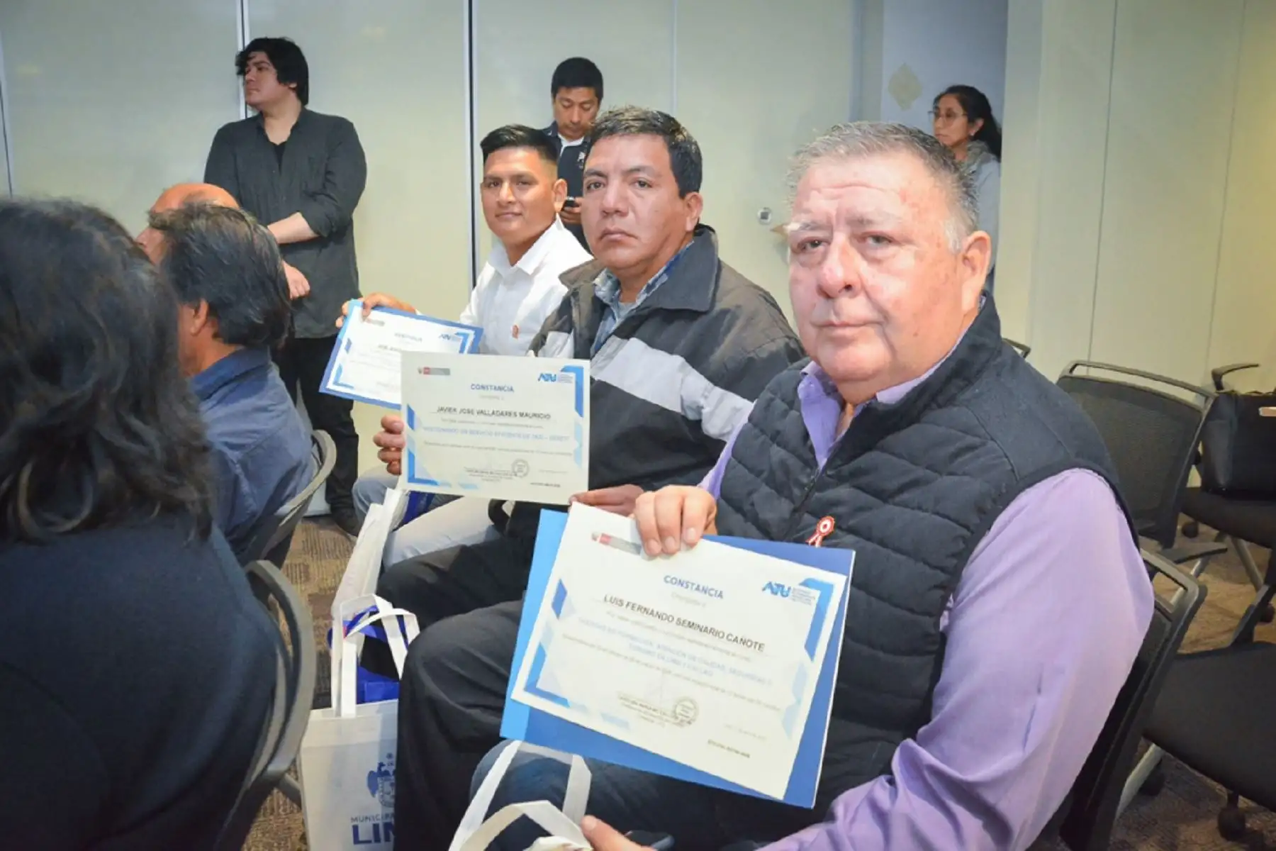 ATU certifica a taxistas tras capacitación en atención al usuario, seguridad e inglés