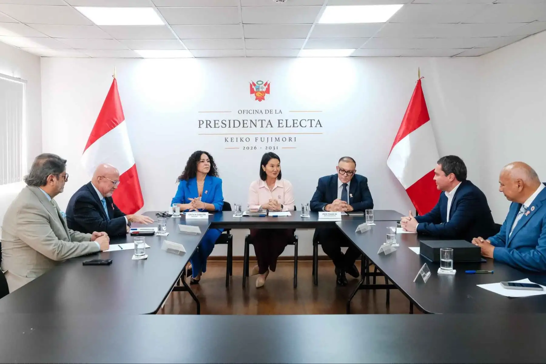 Los alcaldes Eduardo Bless, de San Miguel; Alexander Calla, de Bellavista; Carlos Bruce, de Surco; y Luis de la Mata, de Breña, visitaron a la presidenta electa Keiko Fujimori, en el marco de una reunión orientada a abordar temas de interés municipal y fortalecer la coordinación con las futuras autoridades del Ejecutivo. Foto: Andina/Ricardo Cuba