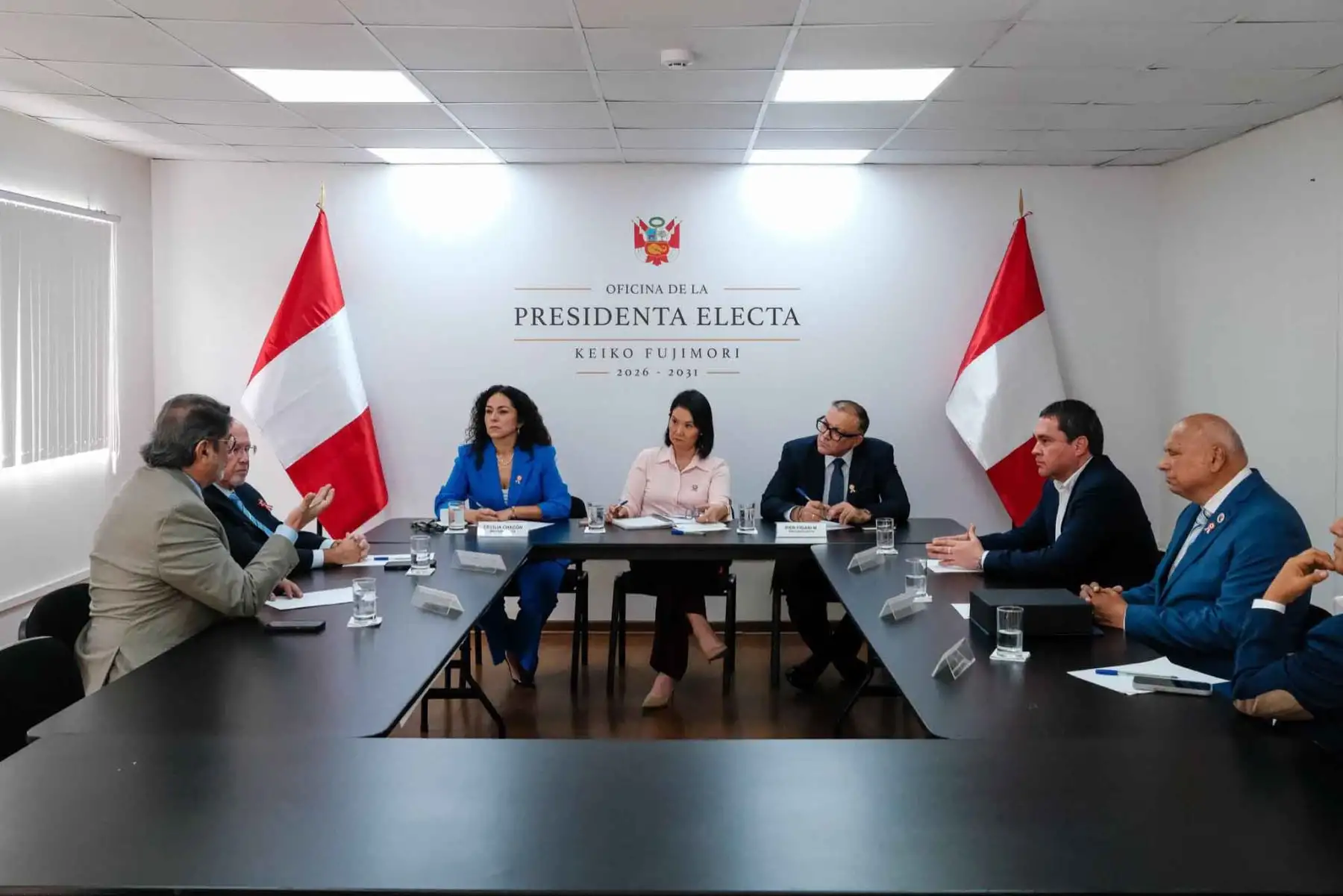 Los alcaldes Eduardo Bless, de San Miguel; Alexander Calla, de Bellavista; Carlos Bruce, de Surco; y Luis de la Mata, de Breña, visitaron a la presidenta electa Keiko Fujimori, en el marco de una reunión orientada a abordar temas de interés municipal y fortalecer la coordinación con las futuras autoridades del Ejecutivo. Foto: Andina/Ricardo Cuba