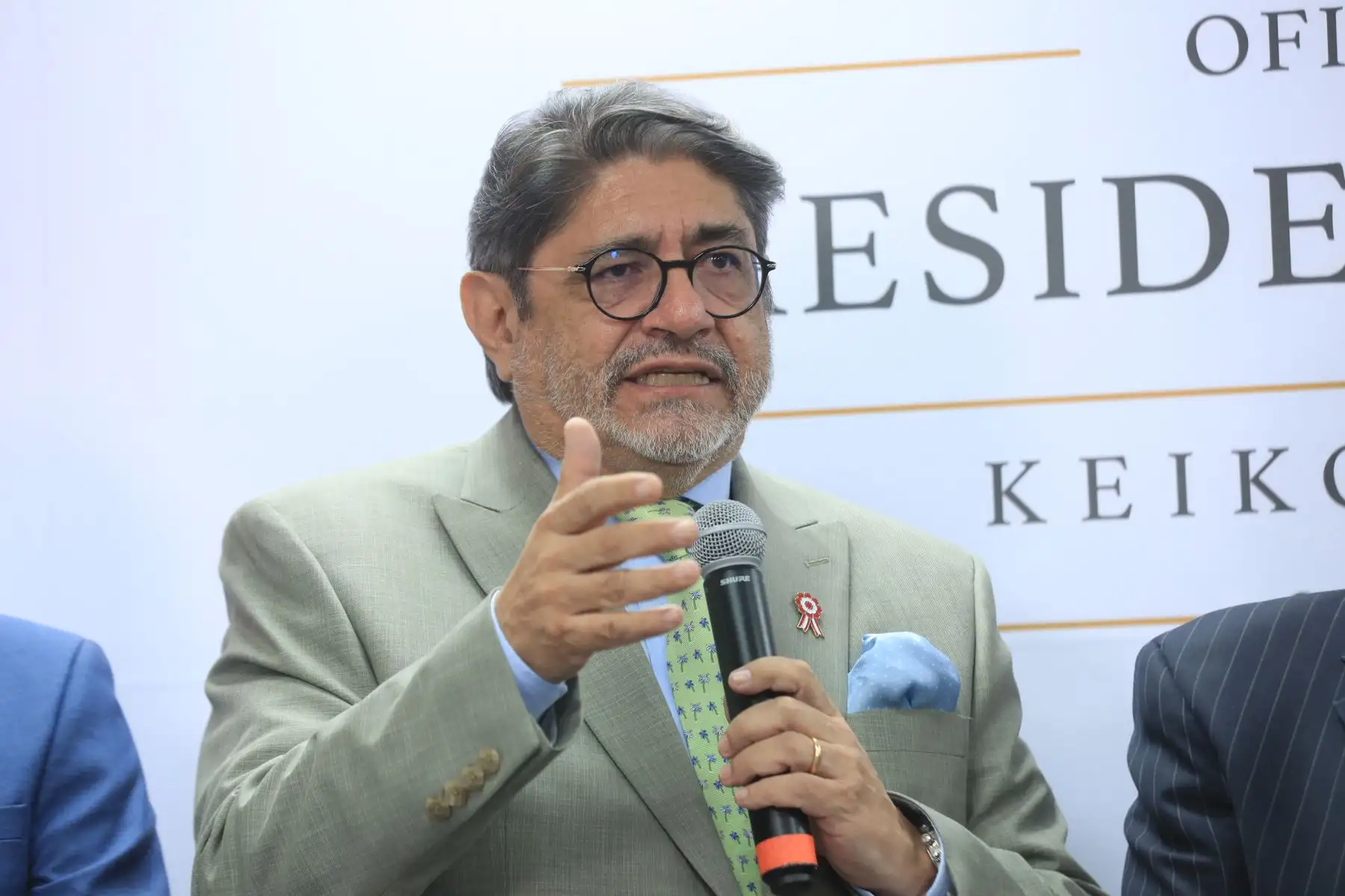 Los alcaldes Eduardo Bless, de San Miguel; Alexander Calla, de Bellavista; Carlos Bruce, de Surco; y Luis de la Mata, de Breña, visitaron a la presidenta electa Keiko Fujimori, en el marco de una reunión orientada a abordar temas de interés municipal y fortalecer la coordinación con las futuras autoridades del Ejecutivo. Foto: Andina/Ricardo Cuba