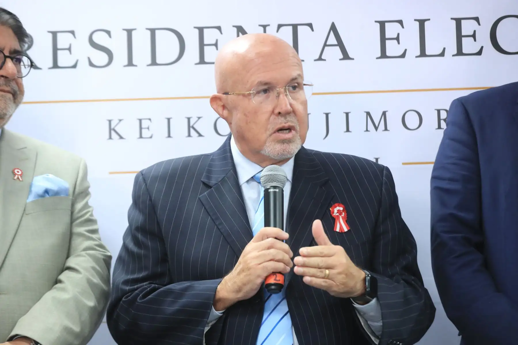 Los alcaldes Eduardo Bless, de San Miguel; Alexander Calla, de Bellavista; Carlos Bruce, de Surco; y Luis de la Mata, de Breña, visitaron a la presidenta electa Keiko Fujimori, en el marco de una reunión orientada a abordar temas de interés municipal y fortalecer la coordinación con las futuras autoridades del Ejecutivo. Foto: Andina/Ricardo Cuba