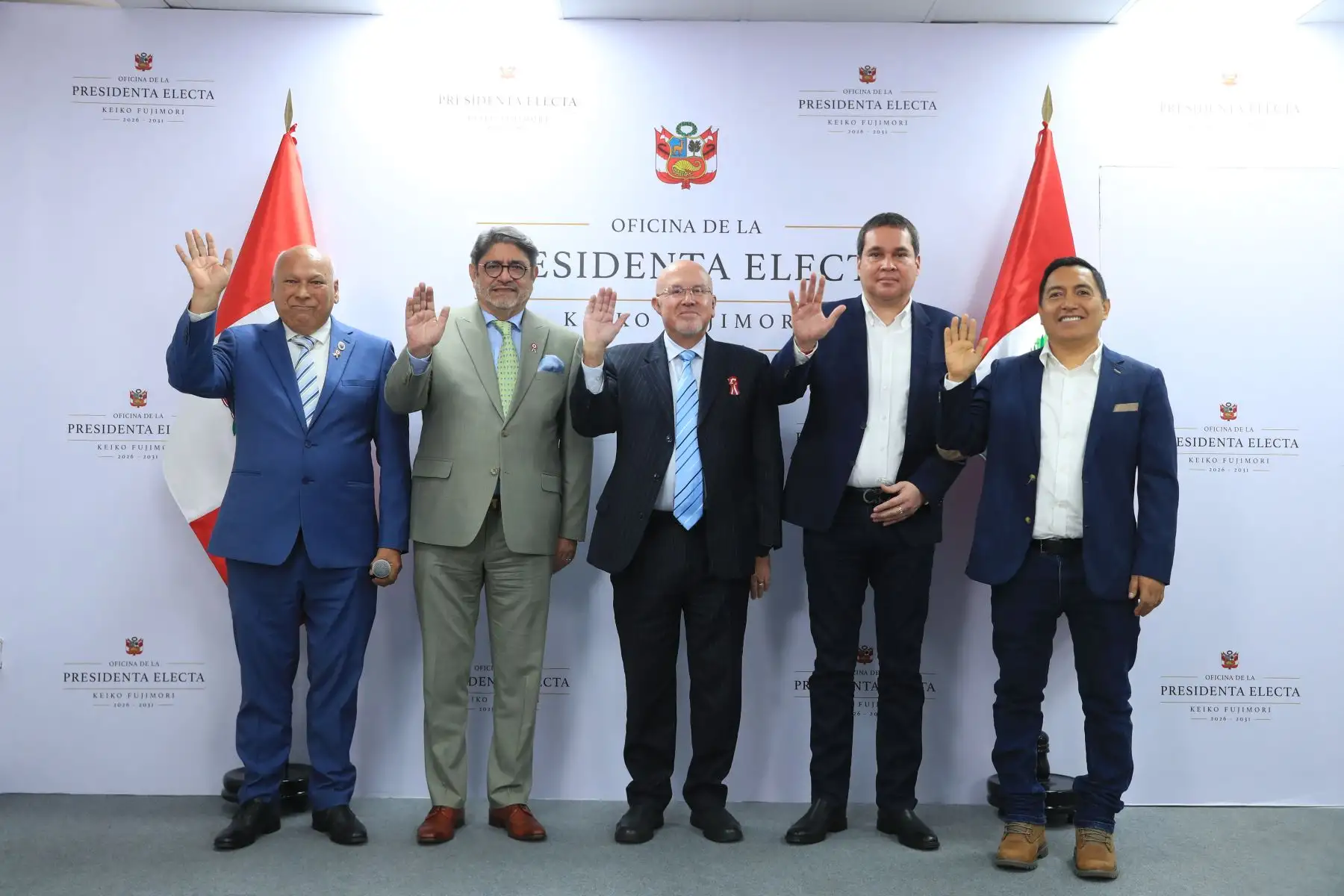 Los alcaldes Eduardo Bless, de San Miguel; Alexander Calla, de Bellavista; Carlos Bruce, de Surco; y Luis de la Mata, de Breña, visitaron a la presidenta electa Keiko Fujimori, en el marco de una reunión orientada a abordar temas de interés municipal y fortalecer la coordinación con las futuras autoridades del Ejecutivo. Foto: Andina/Ricardo Cuba