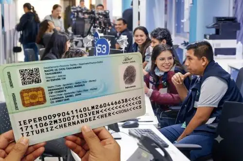 El nuevo carné de extranjería electrónico incorpora un chip y mayores medidas de seguridad para fortalecer la identificación de ciudadanos extranjeros en el país. A nivel nacional, se emitiran mas de 250,000 documentos. Foto: INTERNET/Medios