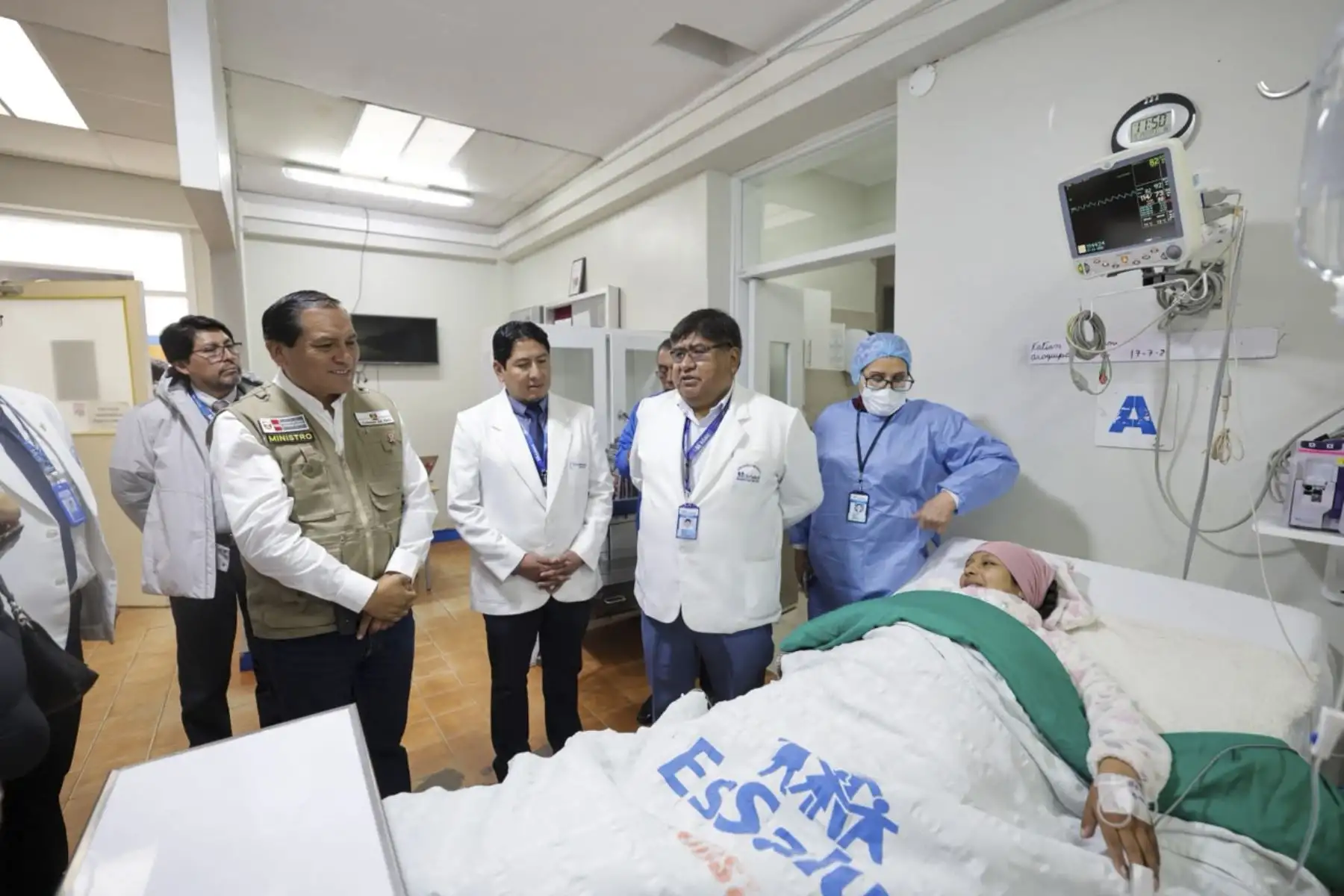 Ministro Cruz supervisa recepción de hospital del Altiplano, obra de más de S/380 millones