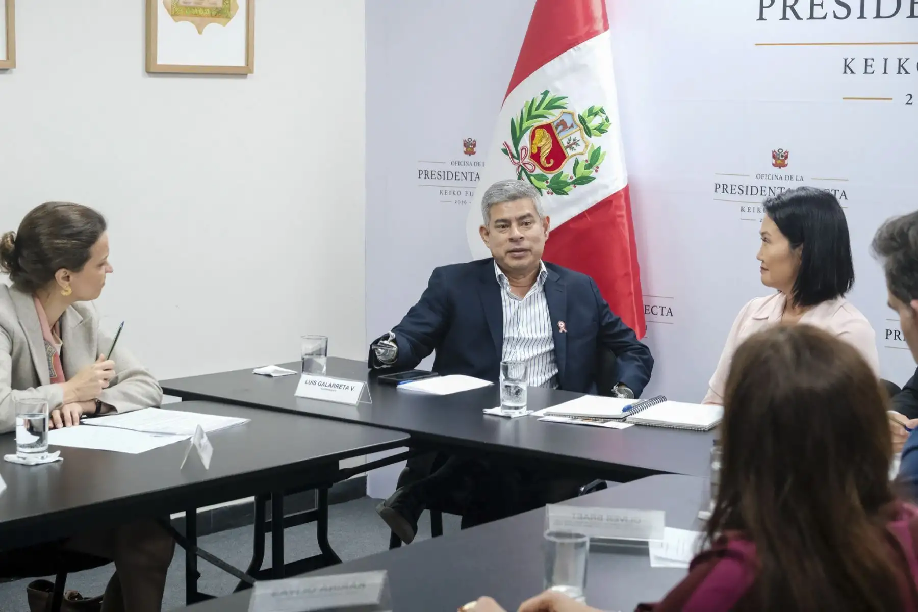 La presidenta electa, Keiko Fujimori, sostuvo una reunión de trabajo con la vicepresidenta para América Latina y el Caribe del Banco Mundial, Susana Cordeiro Guerra, y representantes de dicho organismo, con quienes abordó una agenda de trabajo para los próximos cinco años, con especial énfasis en las acciones de prevención frente al fenómeno El Niño. Foto: OPE