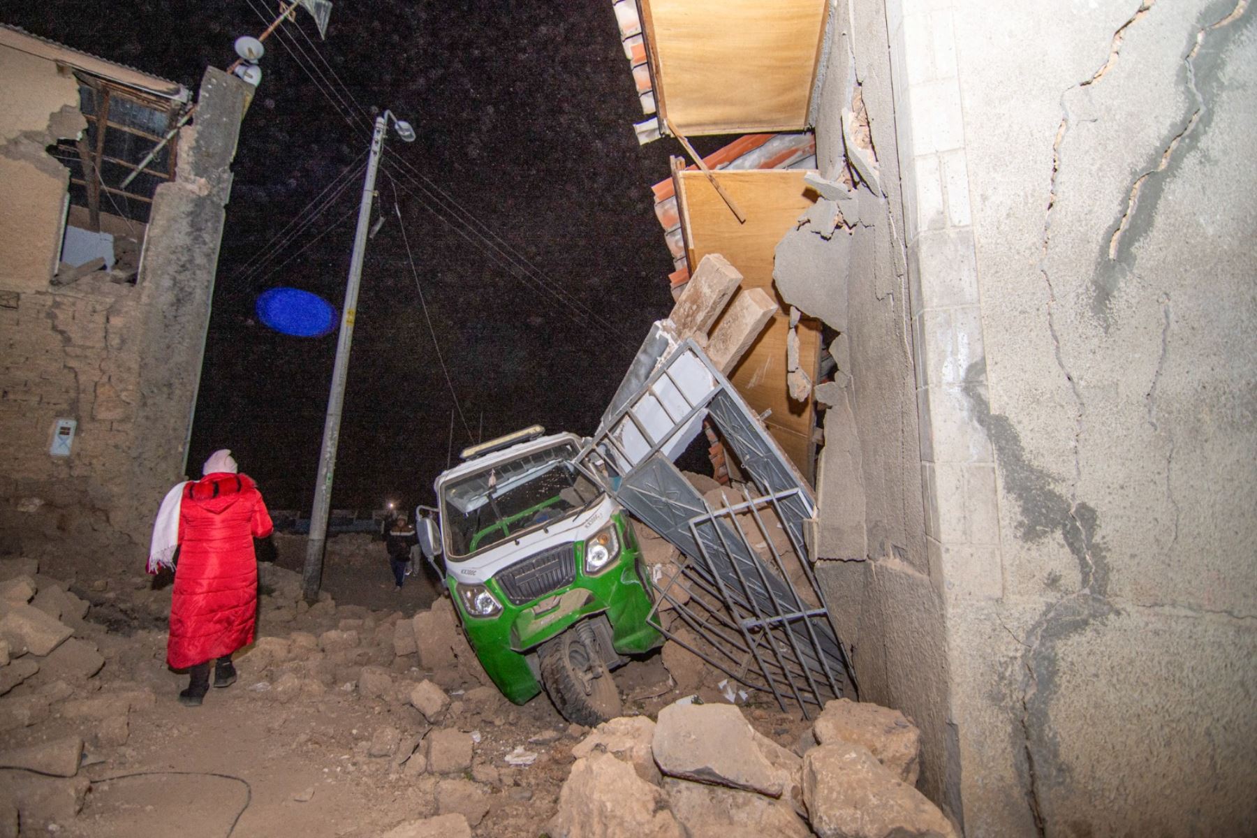El sismo con epicentro en Chupaca dejó hasta el momento cinco personas fallecidas y más de veinte heridas. Las viviendas e infraestructura de Pumpunya, en Chongos Bajo, sufrieron severas afectaciones. Foto. Cortesía/ Javier Ninanya