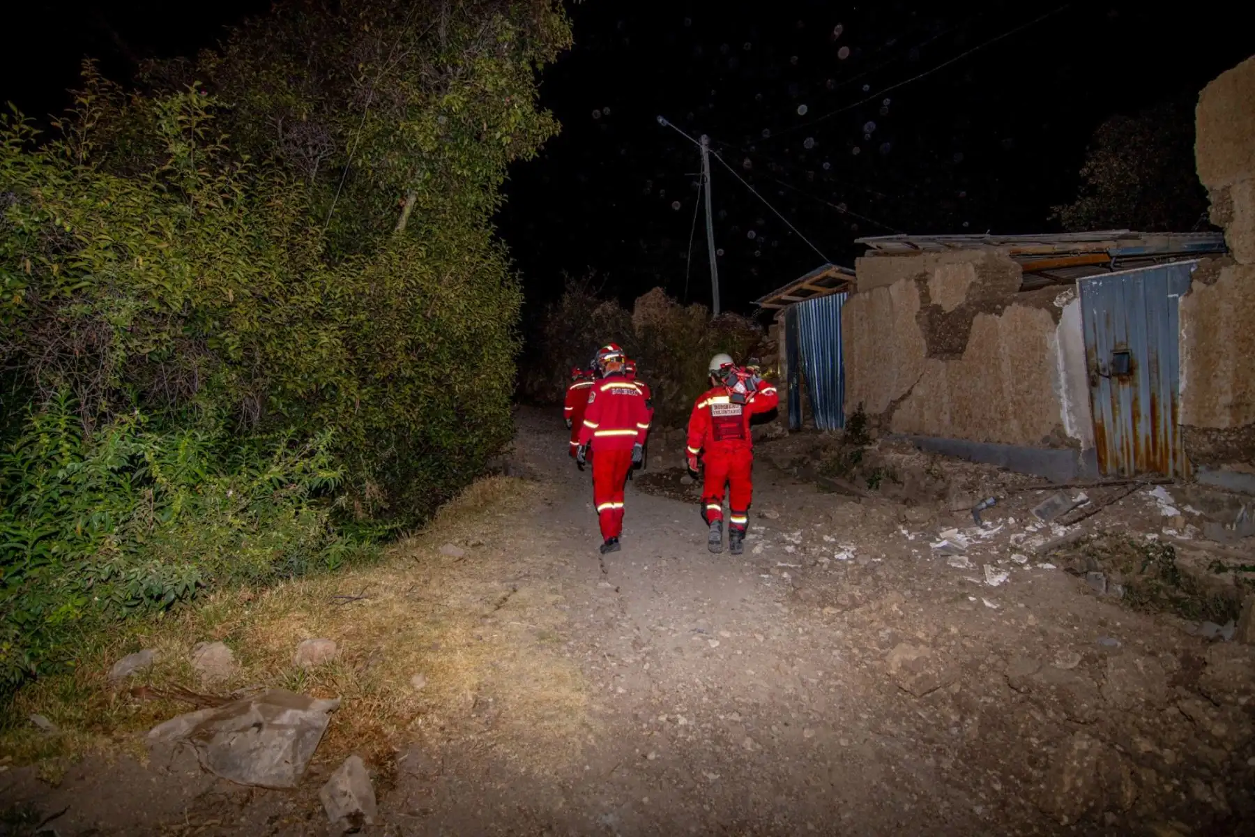 El sismo de magnitud 5.1 ocurrido en la noche del 18 de julio de 2026, cuyo epicentro fue la provincia de Chupaca, en Junín, y que hasta el momento ya dejó un saldo de 5 fallecidos y más de 20 heridos, afectó seriamente la localidad de Pumpunya Chongos Bajo. Foto: Cortesía/Javier Ninaya