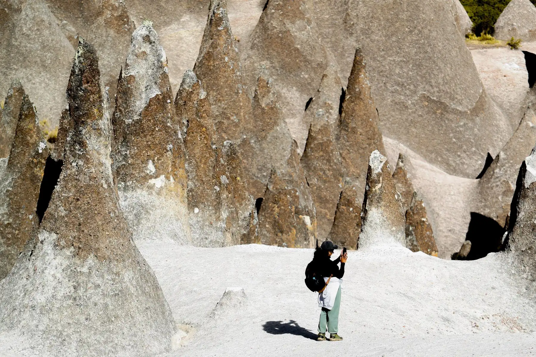El Bosque de Piedras de Pampachiri, que se encuentra en Apurímac a una altura de unos 3600 m.s.n.m., tiene una antigüedad de unos 4 millones de años, formándose por acción directa del viento y la lluvia a través del tiempo. Desde el año 2010 abrió sus puertas al público como atractivo turístico para su visita. Foto: ANDINA/Daniel Bracamonte
