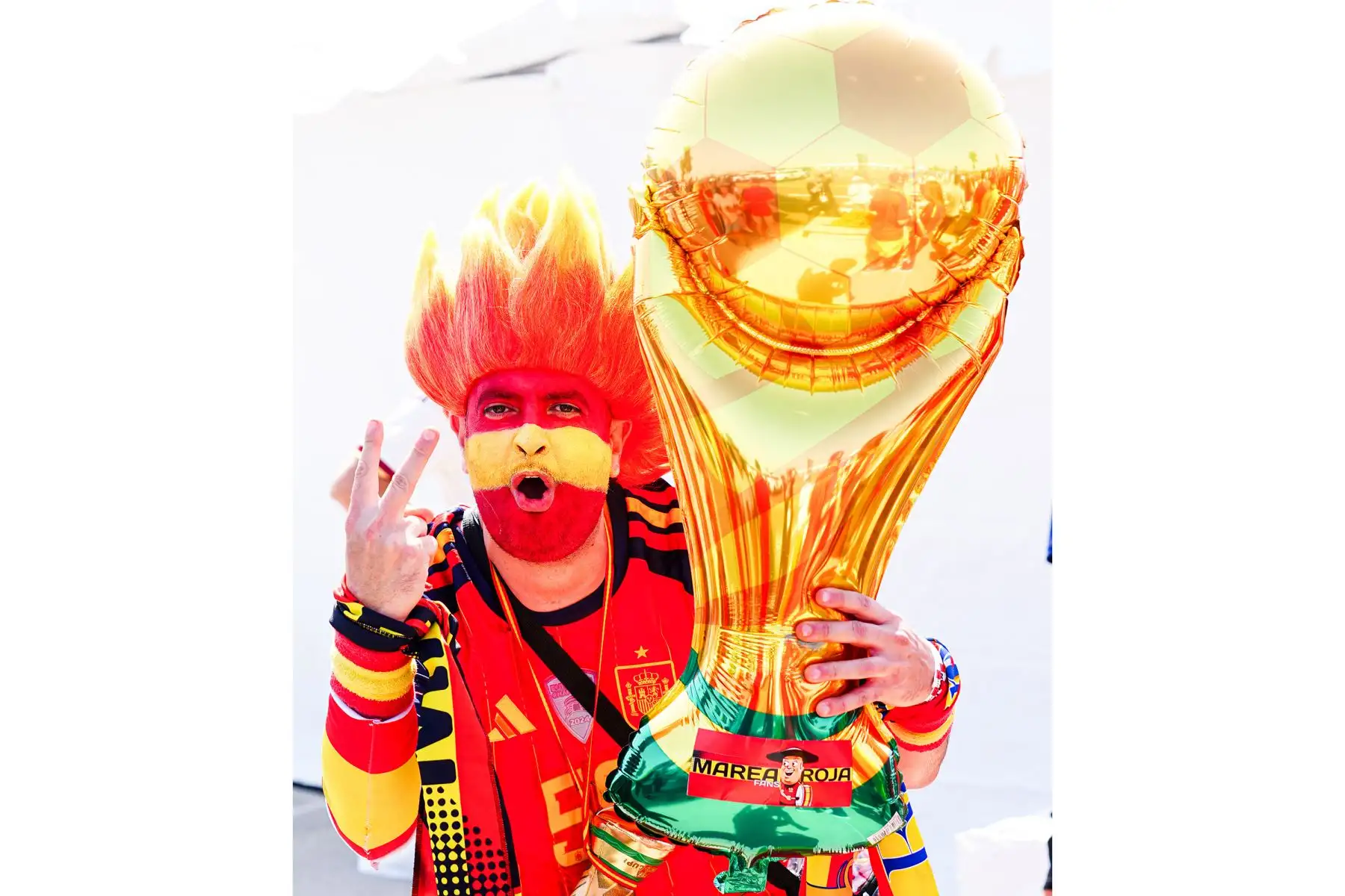 Aficionados se reúnen antes de la final de la Copa Mundial de la FIFA 2026 entre España y Argentina en el estadio de Nueva Jersey (MetLife Stadium), en East Rutherford, Estados Unidos, el 19 de julio de 2026. Foto: Anadolu / AFP