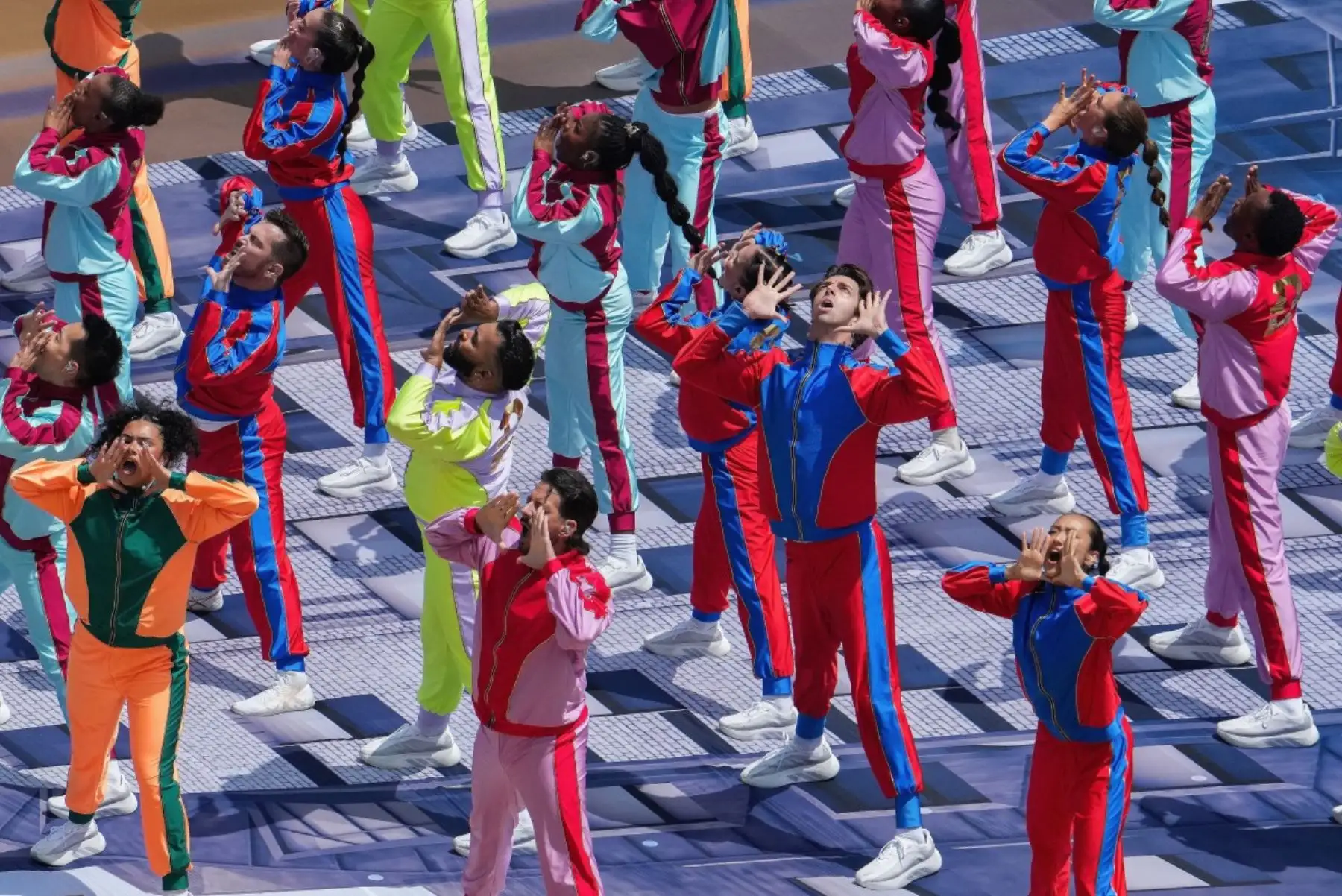Bailarines actúan durante la ceremonia de clausura de la final del Mundial de Fútbol de 2026 entre España y Argentina en el estadio de Nueva York/Nueva Jersey en East Rutherford. Foto: AFP