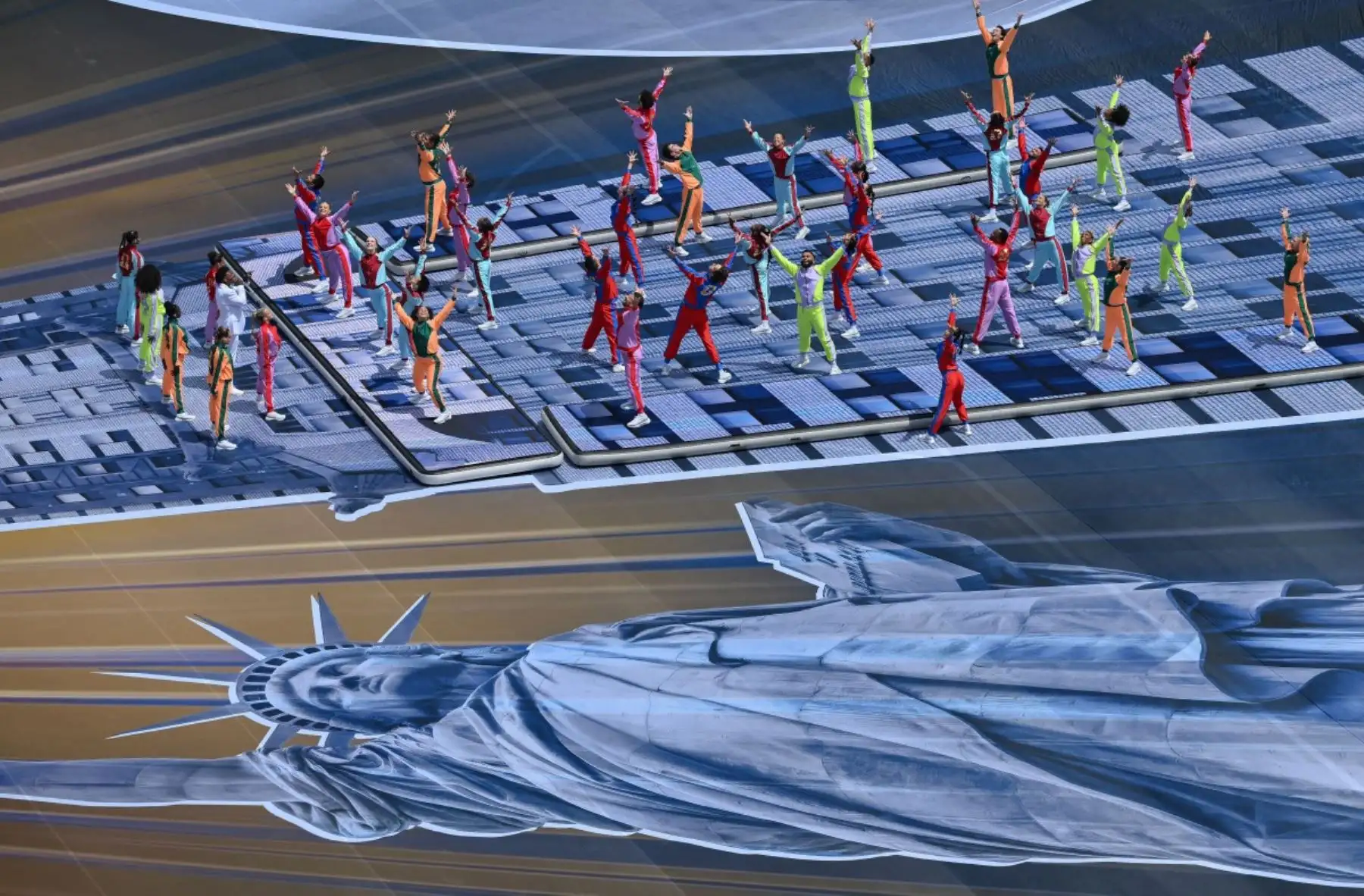 Vista general de bailarines actuando durante la ceremonia de clausura de la final del Mundial de Fútbol de 2026 entre España y Argentina en el estadio de Nueva York/Nueva Jersey en East Rutherford. Foto: AFP