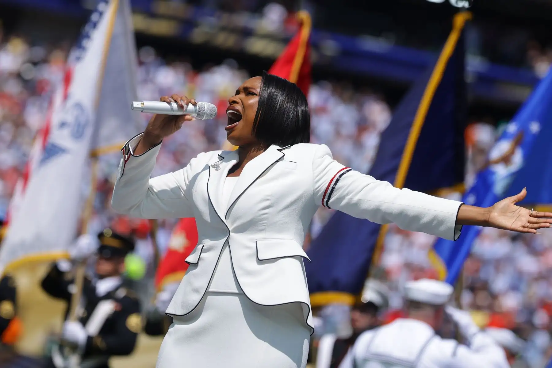 La cantante estadounidense Jennifer Hudson interpreta el himno nacional de Estados Unidos durante la ceremonia de clausura de la final de la Copa Mundial de la FIFA 2026 entre España y Argentina, en Nueva Jersey, Estados Unidos, el 19 de julio de 2026. Foto: EFE