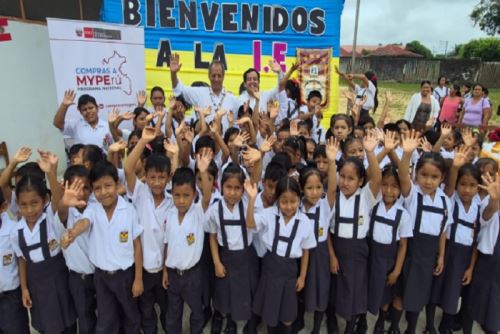 En la región Loreto, se distribuirá 142 994 kits escolares en 2 211 instituciones educativas públicas, fortaleciendo las condiciones para el aprendizaje de los estudiantes.