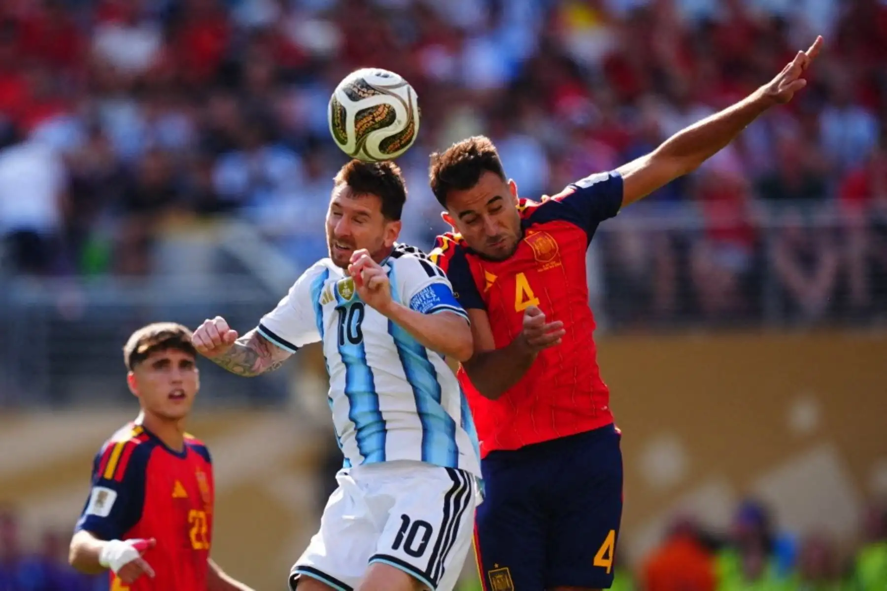 Lionel Messi (10) de Argentina en acción contra Eric García (4) de España durante la final de la Copa Mundial de la FIFA 2026 entre España y Argentina en el New York New Jersey Stadium en East Rutherford, Nueva Jersey, EE. UU., el 19 de julio de 2026. Evrim Aydin / Anadolu (Foto de Evrim Aydin / ANADOLU / Anadolu vía AFP)