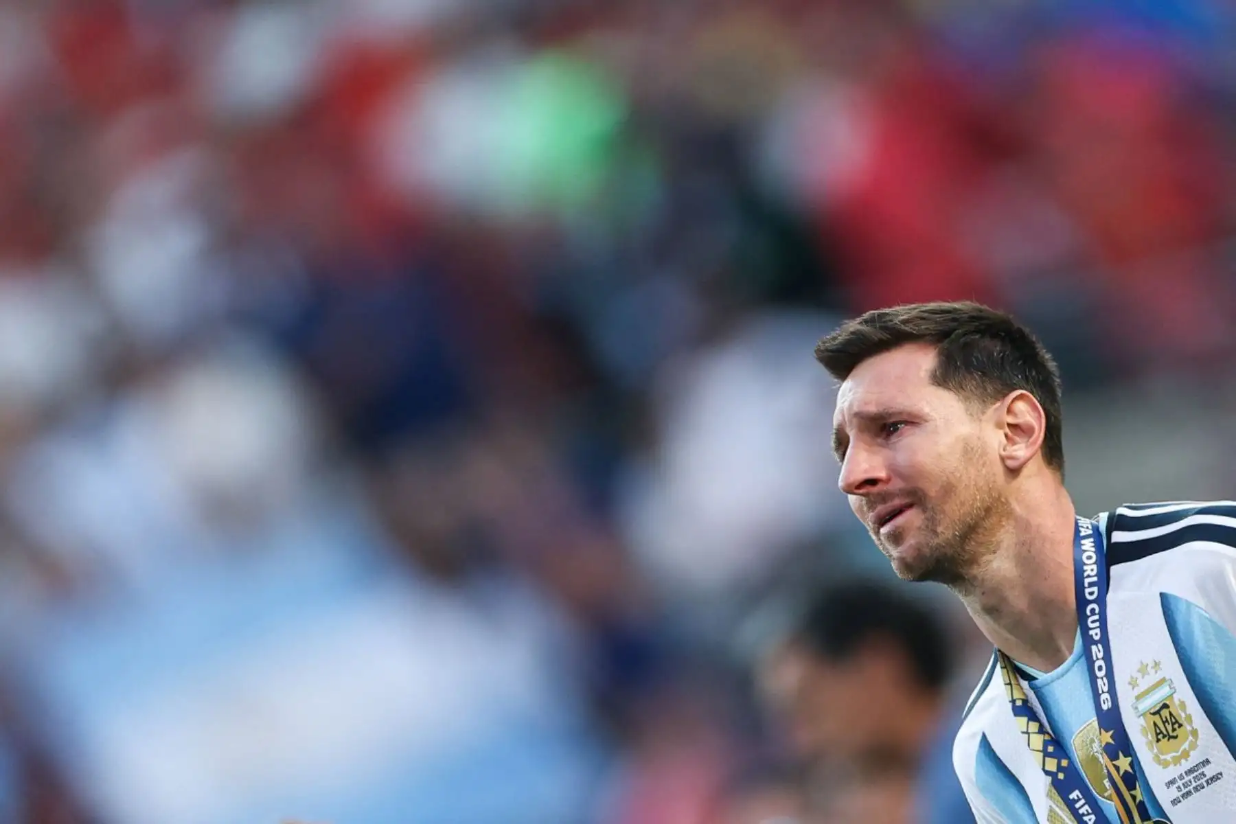 El delantero argentino Lionel Messi, número 10, reacciona tras la derrota en la final del Mundial de Fútbol de 2026 entre España y Argentina en el estadio New York/New Jersey de East Rutherford el 19 de julio de 2026. (Foto de PATRICIA DE MELO MOREIRA / AFP)