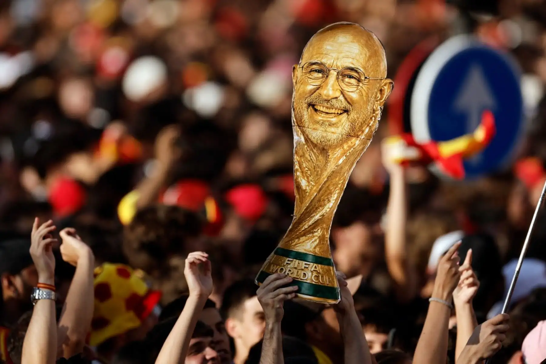 Los jugadores de la selección española a su paso por la calle Princesa de Madrid durante la celebración tras proclamarse ayer campeones del mundo al derrotar en la final a Argentina. Foto: AFP