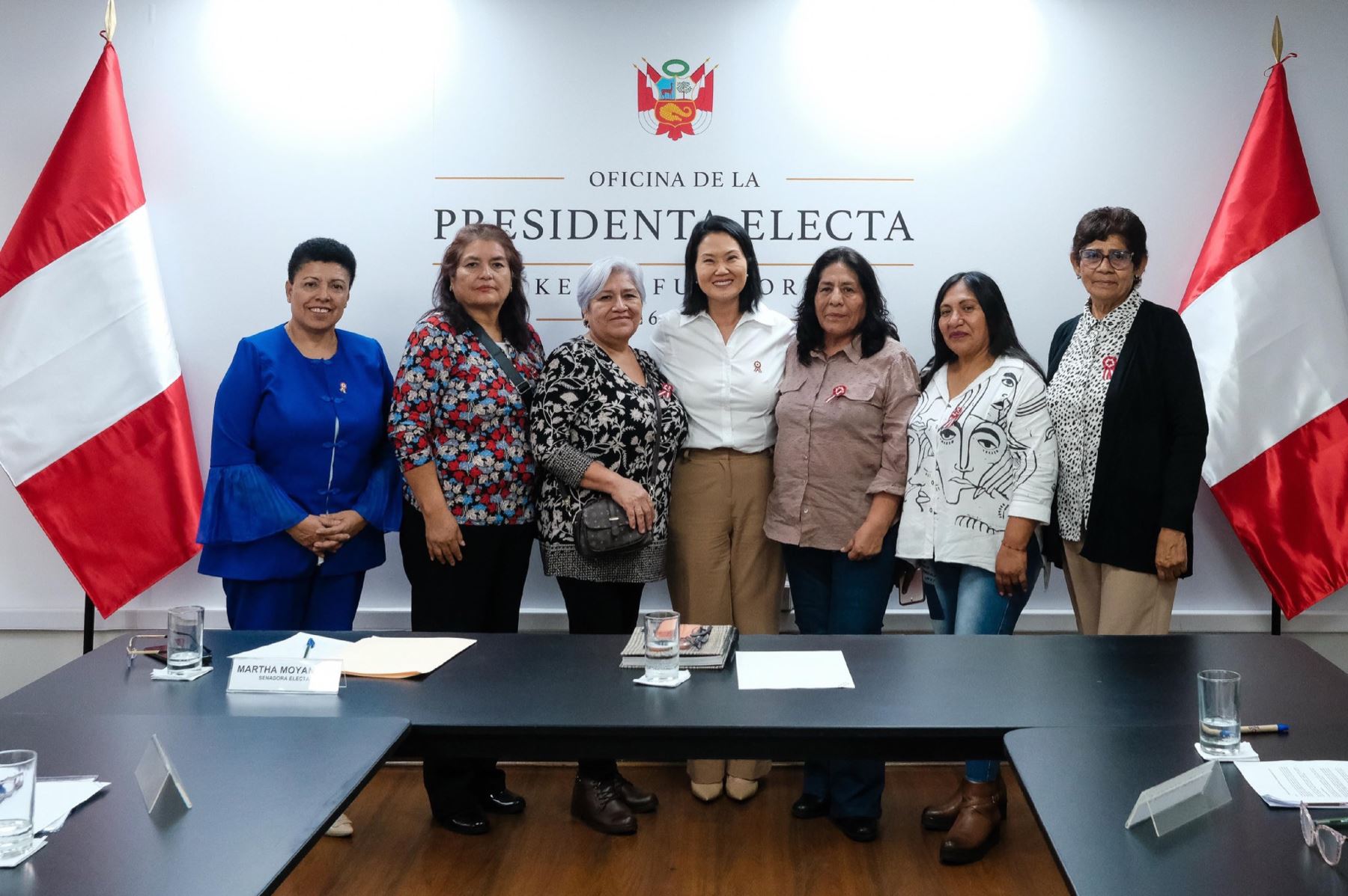 Presidenta electa, Keiko Fujimori, recibe a madres del Vaso de Leche de Lima y Callao