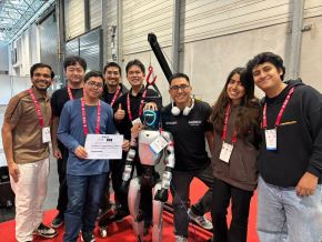 El equipo NonHuman desarrolló un software especializado para controlar un robot humanoide mediante teleoperación remota potenciada por inteligencia artificial. 