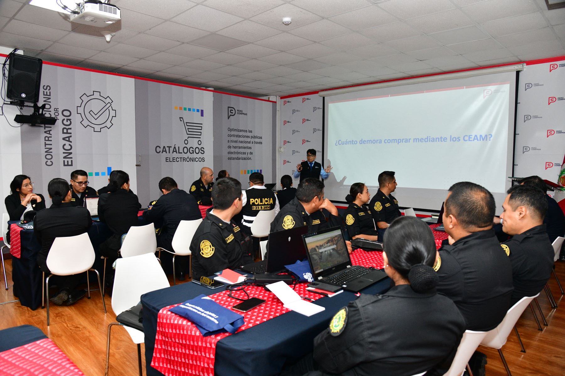 Perú Compras orientó a PNP en uso de Catálogos Electrónicos y Compras Corporativas