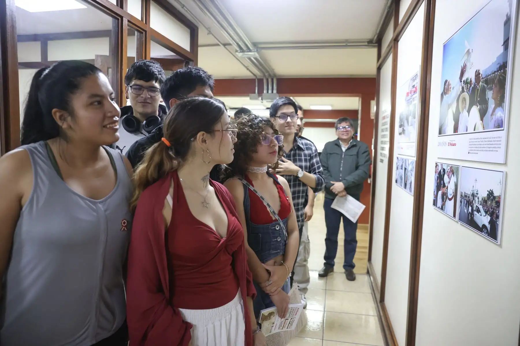Alumnos de tercer y séptimo ciclo que cursan la carrera de Ciencias de la Comunicación en la Universidad José Faustino Sanchez Carrión de Huacho, visitan las instalaciones de Editora Perú para participar de la experiencia Vive Andina.   Foto: ANDINA/Melina Mejía