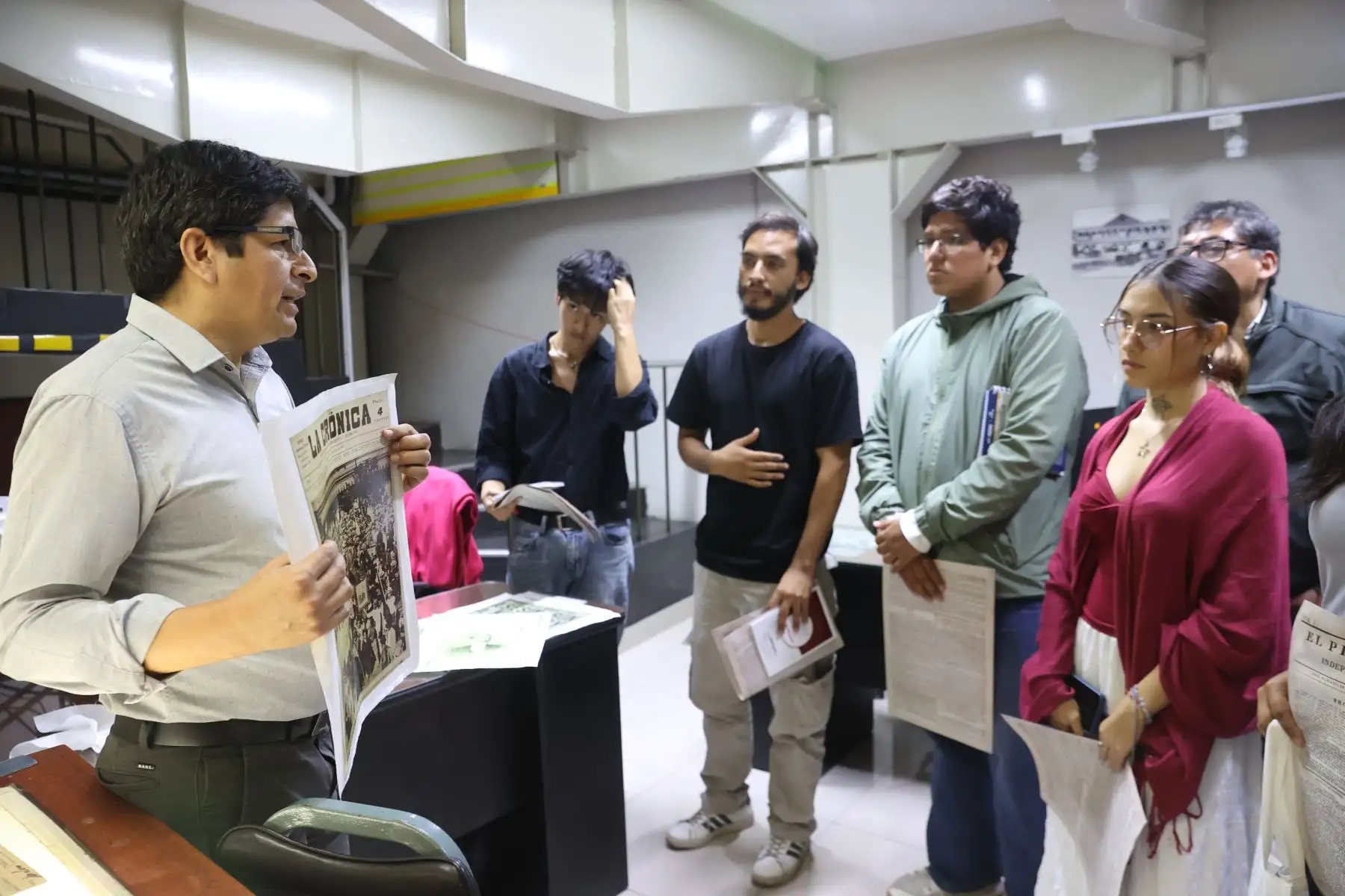 Alumnos de tercer y séptimo ciclo que cursan la carrera de Ciencias de la Comunicación en la Universidad José Faustino Sanchez Carrión de Huacho, visitan las instalaciones de Editora Perú para participar de la experiencia Vive Andina.   Foto: ANDINA/Melina Mejía