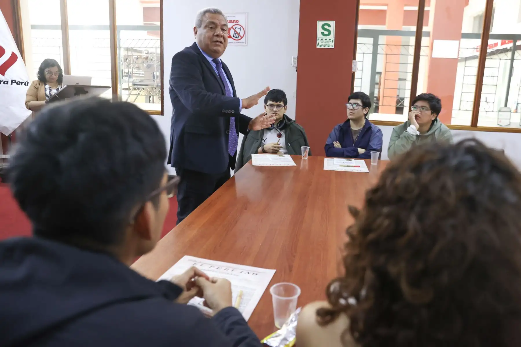 Alumnos de tercer y séptimo ciclo que cursan la carrera de Ciencias de la Comunicación en la Universidad José Faustino Sanchez Carrión de Huacho, visitan las instalaciones de Editora Perú para participar de la experiencia Vive Andina.   Foto: ANDINA/Melina Mejía