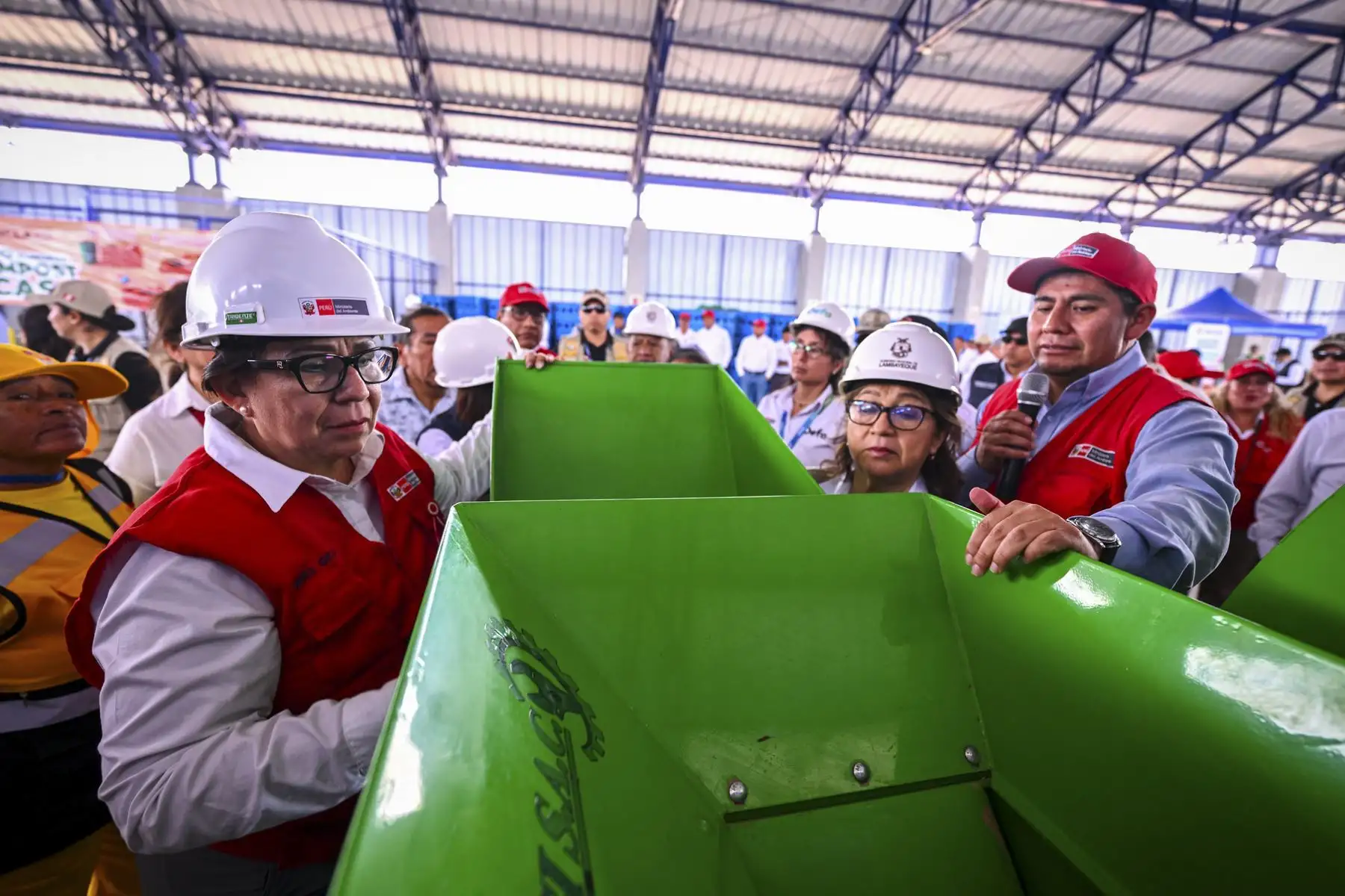 El Minam inauguró dos nuevas plantas de reciclaje de residuos que permitirán recuperar materiales reciclables y aprovechar los residuos orgánicos, contribuyendo a una ciudad más limpia y a un mejor servicio para los chiclayanos. Foto: Minam