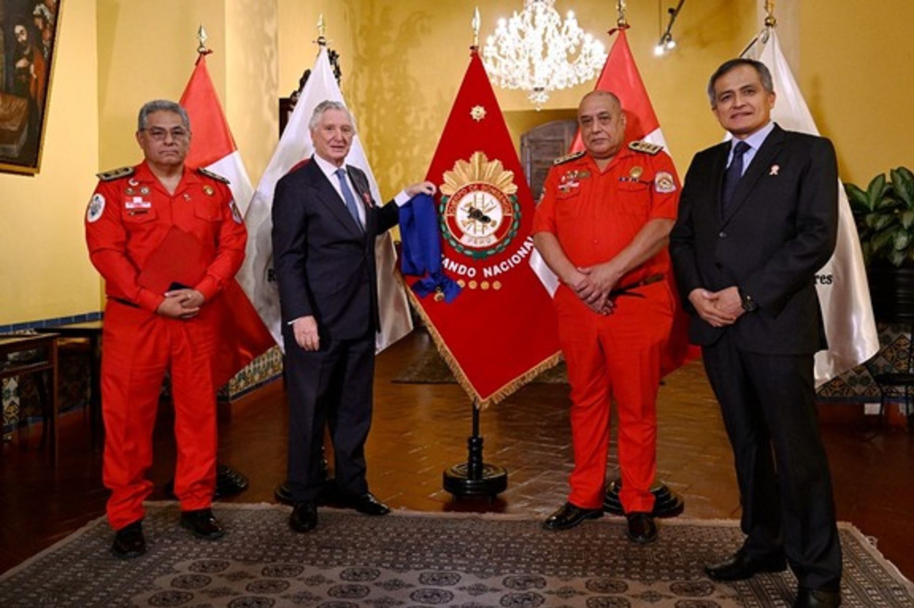 Cancillería condecoró al Grupo USAR-Perú por labor de búsqueda y rescate en Venezuela