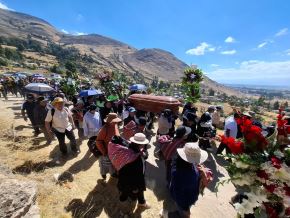 Junín decidió cancelar las principales actividades oficiales por Fiestas Patrias en señal de duelo y respeto por las cinco víctimas mortales y decenas de heridos que dejó el fuerte sismo que sacudió la provincia de Chupaca y el sur de Huancayo el sábado 18 de julio. Foto: Pedro Tinoco