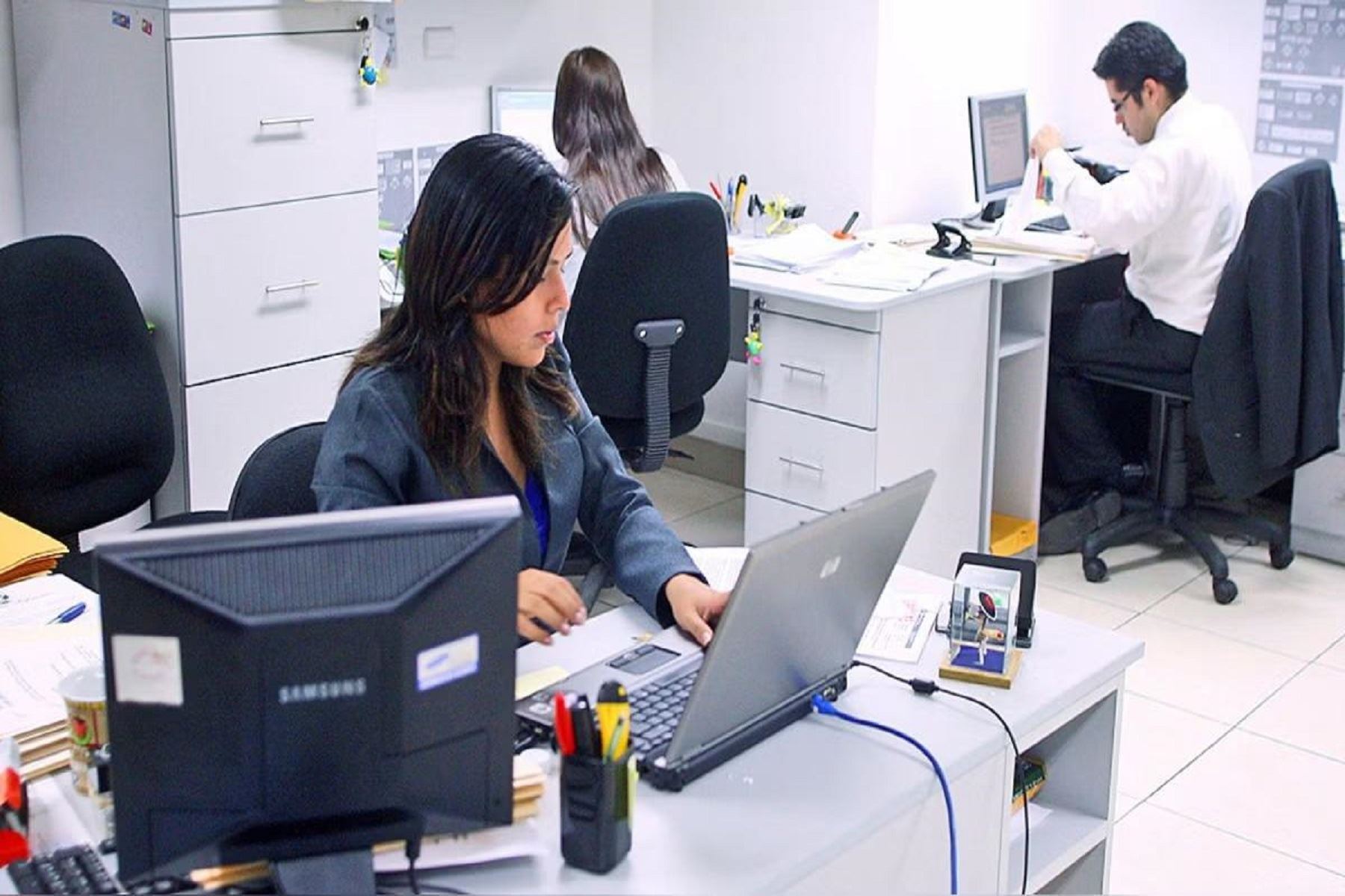 MEF: más de 350,000 trabajadores CAS recibirán gratificación desde julio del 2026