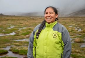 La bióloga cusqueña y especialista en Restauración  Andina y Relaciones Comunitarias de Conservación Amazónica (ACCA), Marlene Mamani, ha sido reconocida como National Geographic Explorer, una distinción que destaca a personas que desarrollan investigaciones y soluciones innovadoras para comprender y conservar nuestro planeta. ANDINA/Difusión