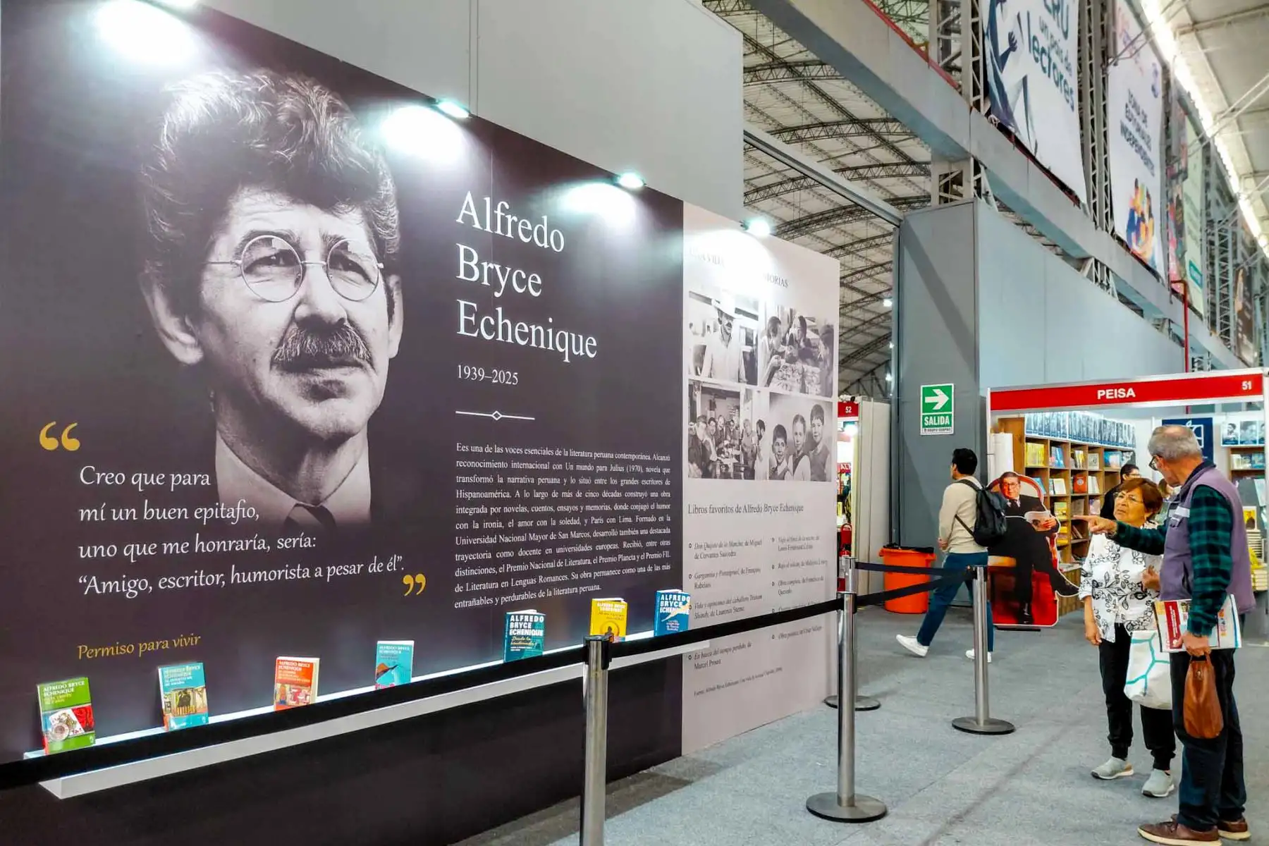 Visitantes recorren los pabellones de la FIL Lima 2026, que ofrece una variada agenda cultural con la participación de reconocidos escritores nacionales e internacionales. Foto: ANDINA/ José Vadillo