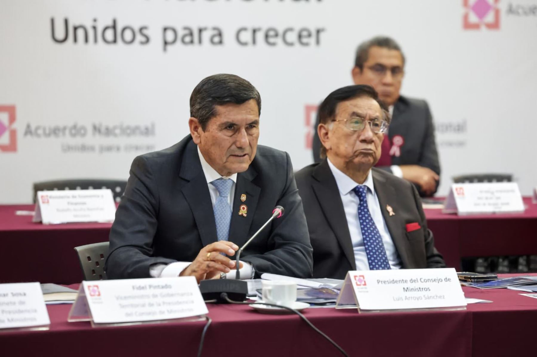 Luis Arroyo: continuidad de políticas de Estado permitirá construir un país más estable