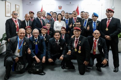 Presidenta electa Keiko Fujimori se reúne con veteranos de la PNP que lucharon contra el terrorismo