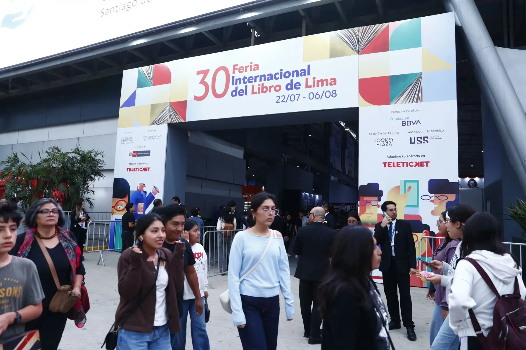 El miércoles 22 de julio se realizó la inauguración oficial de la Feria Internacional del Libro de Lima 2026, desde el auditorio Blanca Varela del Centro de Exposiciones Jockey en Santiago de Surco, con la participación de diversas autoridades como las ministras de Cultura de Perú y Ecuador, los presidentes de las cámaras del libro de ambos países, y el alcalde de Surco, entre otros. Foto: ANDINA/Daniel Bracamonte