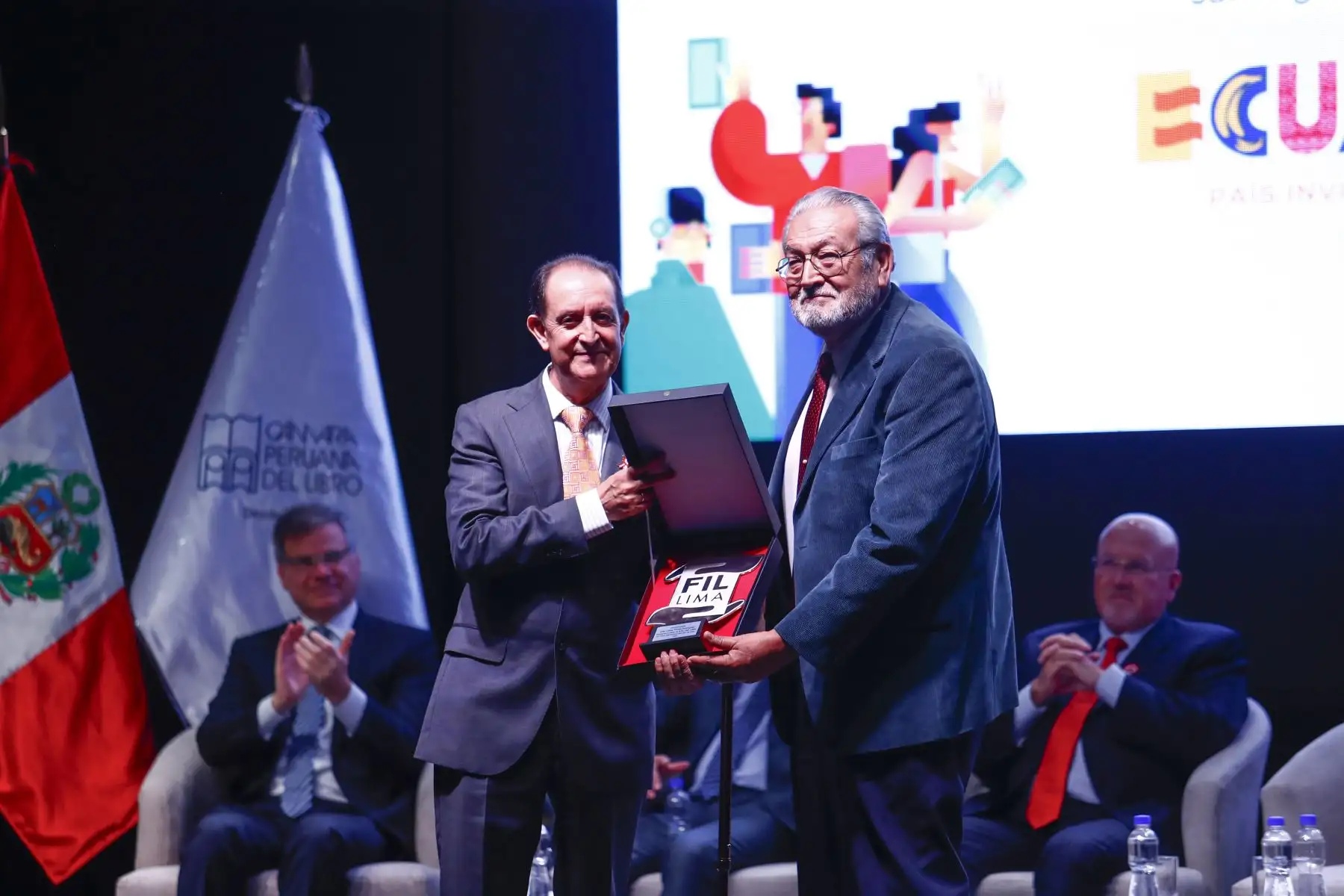 El miércoles 22 de julio se realizó la inauguración oficial de la Feria Internacional del Libro de Lima 2026, desde el auditorio Blanca Varela del Centro de Exposiciones Jockey en Santiago de Surco, con la participación de diversas autoridades como las ministras de Cultura de Perú y Ecuador, los presidentes de las cámaras del libro de ambos países, y el alcalde de Surco, entre otros. Foto: ANDINA/Daniel Bracamonte