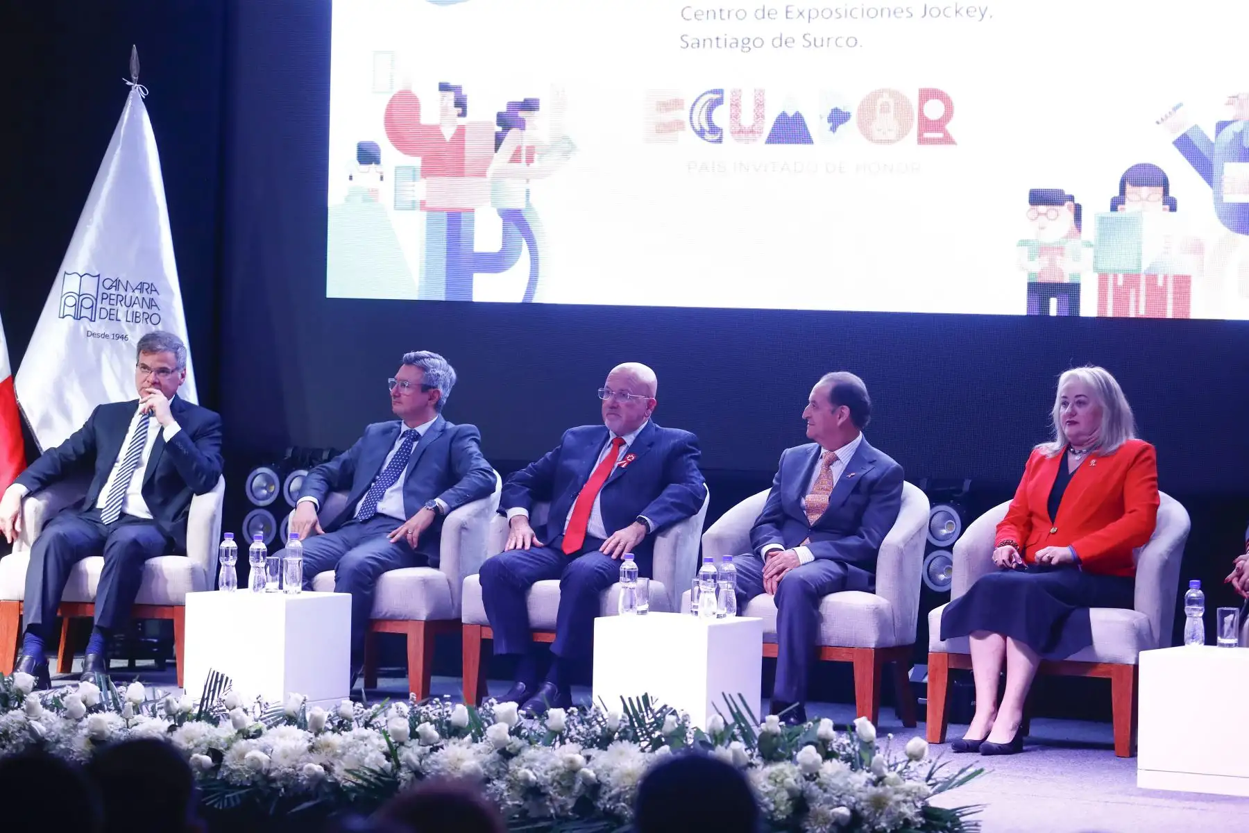 El miércoles 22 de julio se realizó la inauguración oficial de la Feria Internacional del Libro de Lima 2026, desde el auditorio Blanca Varela del Centro de Exposiciones Jockey en Santiago de Surco, con la participación de diversas autoridades como las ministras de Cultura de Perú y Ecuador, los presidentes de las cámaras del libro de ambos países, y el alcalde de Surco, entre otros. Foto: ANDINA/Daniel Bracamonte