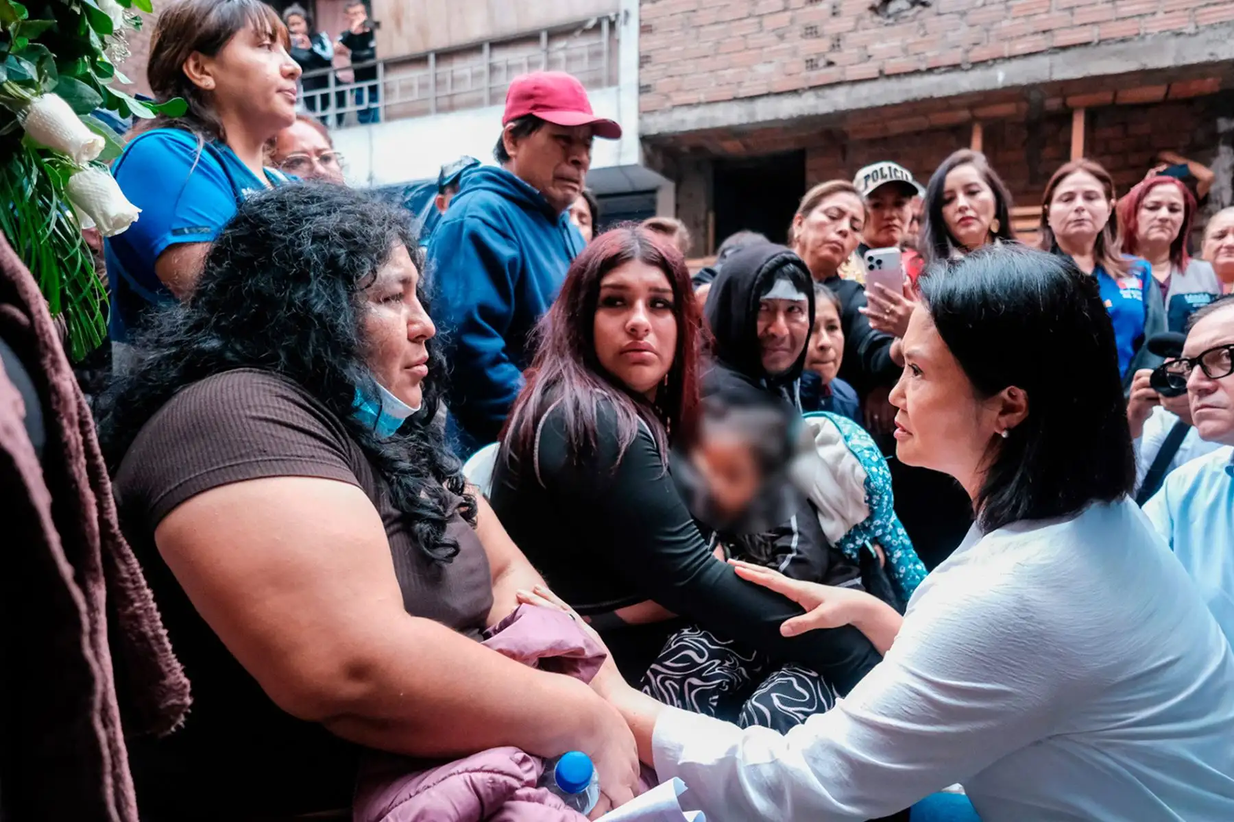 Presidenta electa Keiko Fujimori visita a los deudos del incendio en La Victoria, que dejó 10 fallecidos. Foto: ANDINA/OPE