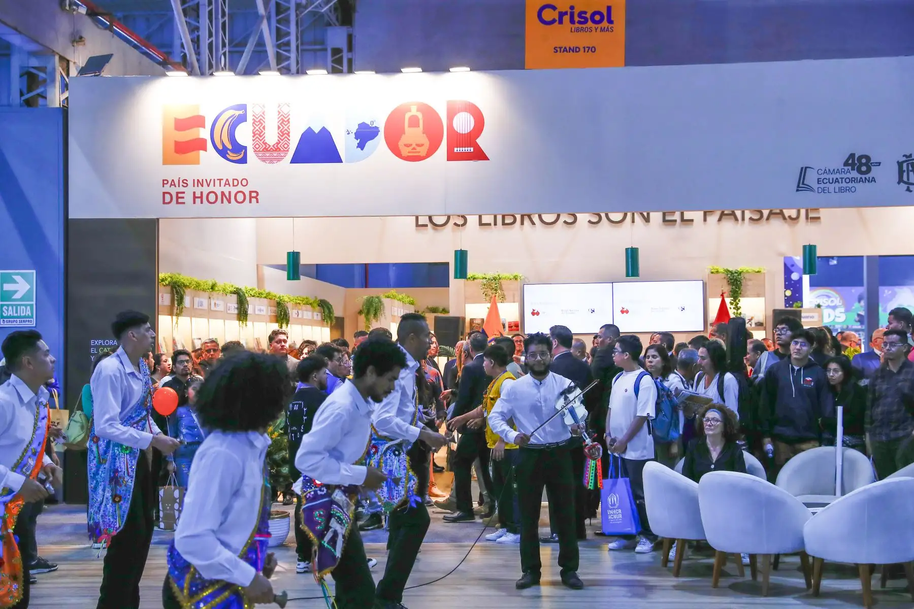 La Feria Internacional del Libro de Lima 2026, que se realizará del 22 de julio al 6 de agosto en el Centro de Exposiciones Jockey en Surco, tiene como país invitado a Ecuador, con todo su bagaje bibliográfico, que llega a esta edición de la feria con una delegación de 30 autores, y además una programación cultural que incluye música, cine y gastronomía. Foto: ANDINA/Daniel Bracamonte