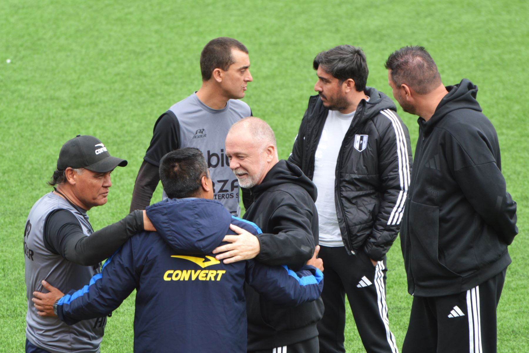 Mano Menezes supervisó entrenamiento de jugadores de FC Cajamarca y UTC