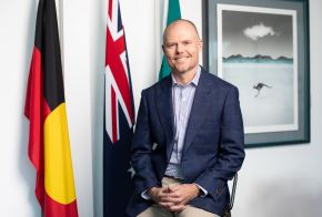 James Yeomans. Embajador de Australia en el Perú